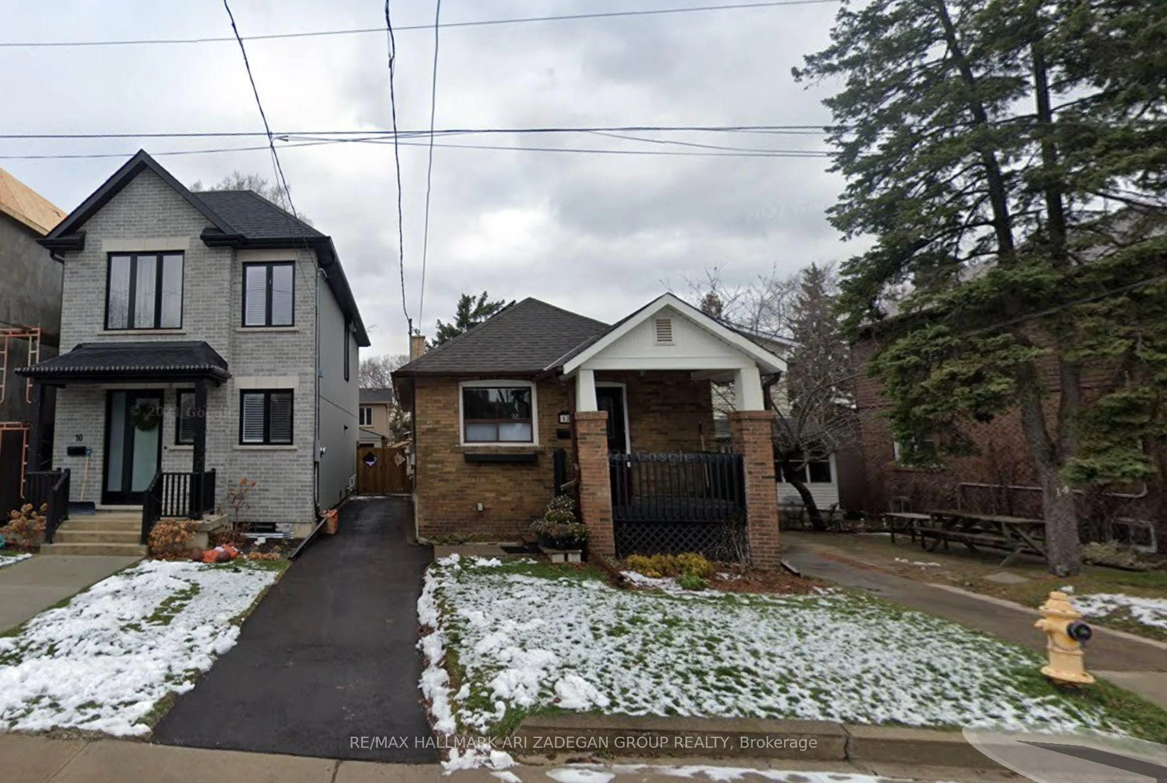 A pic from outside/outdoor area/front of a property/back of a property/a pic from drone, street for 14 Orley Ave, Toronto Ontario M4C 2B9