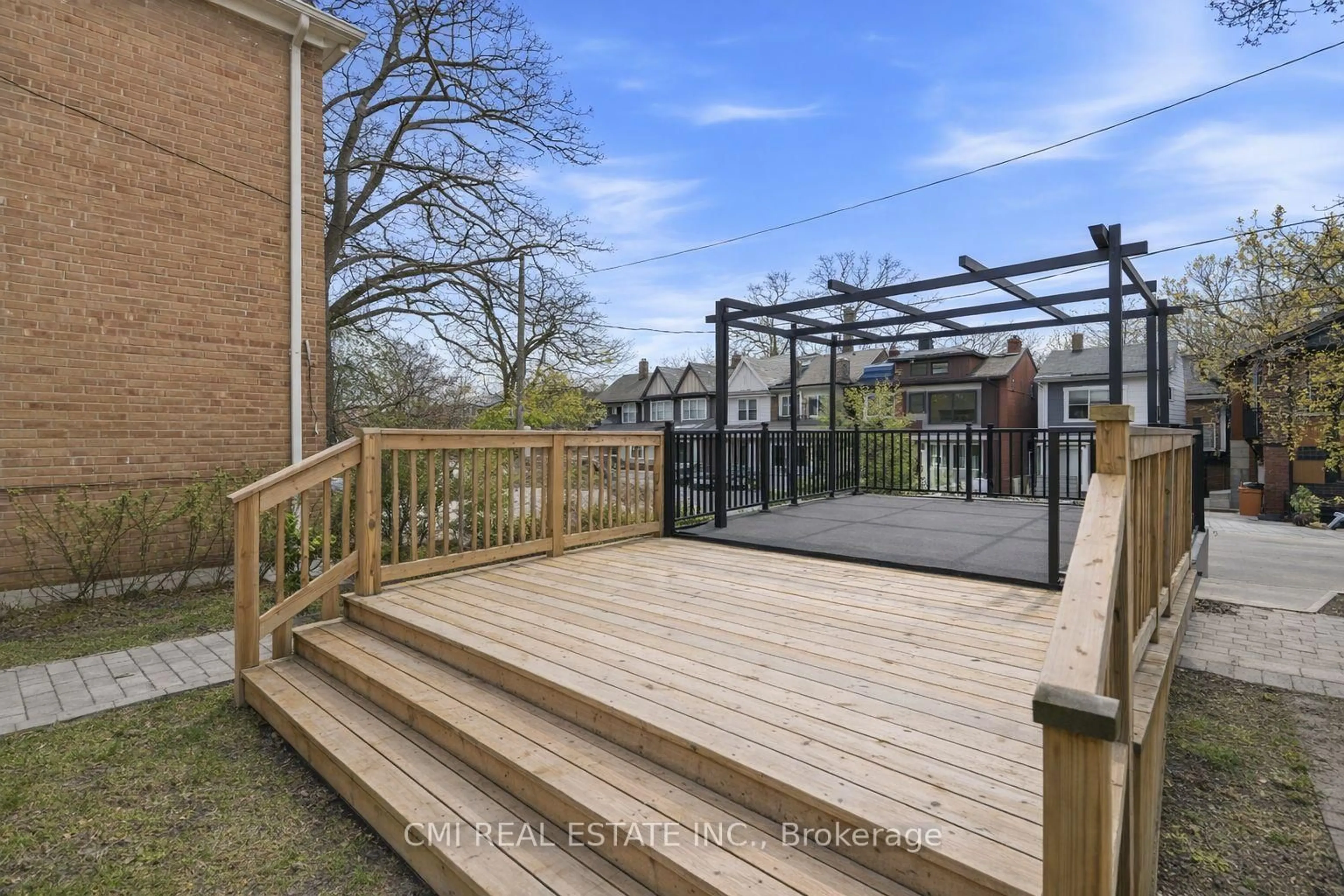 Patio, street for 75 Kenilworth Ave, Toronto Ontario M4L 3S4