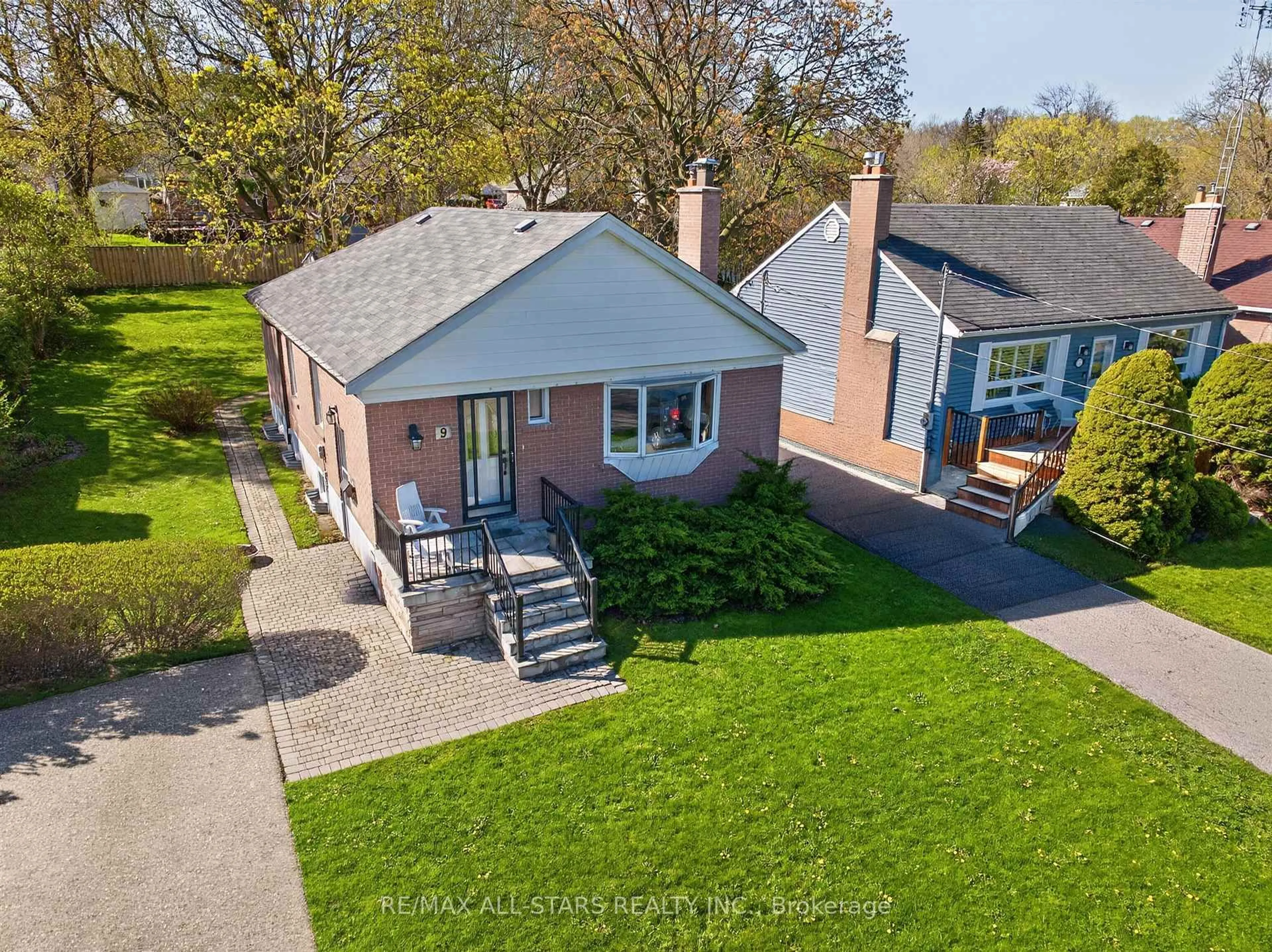 A pic from outside/outdoor area/front of a property/back of a property/a pic from drone, street for 9 Martindale Rd, Toronto Ontario M1M 2B6