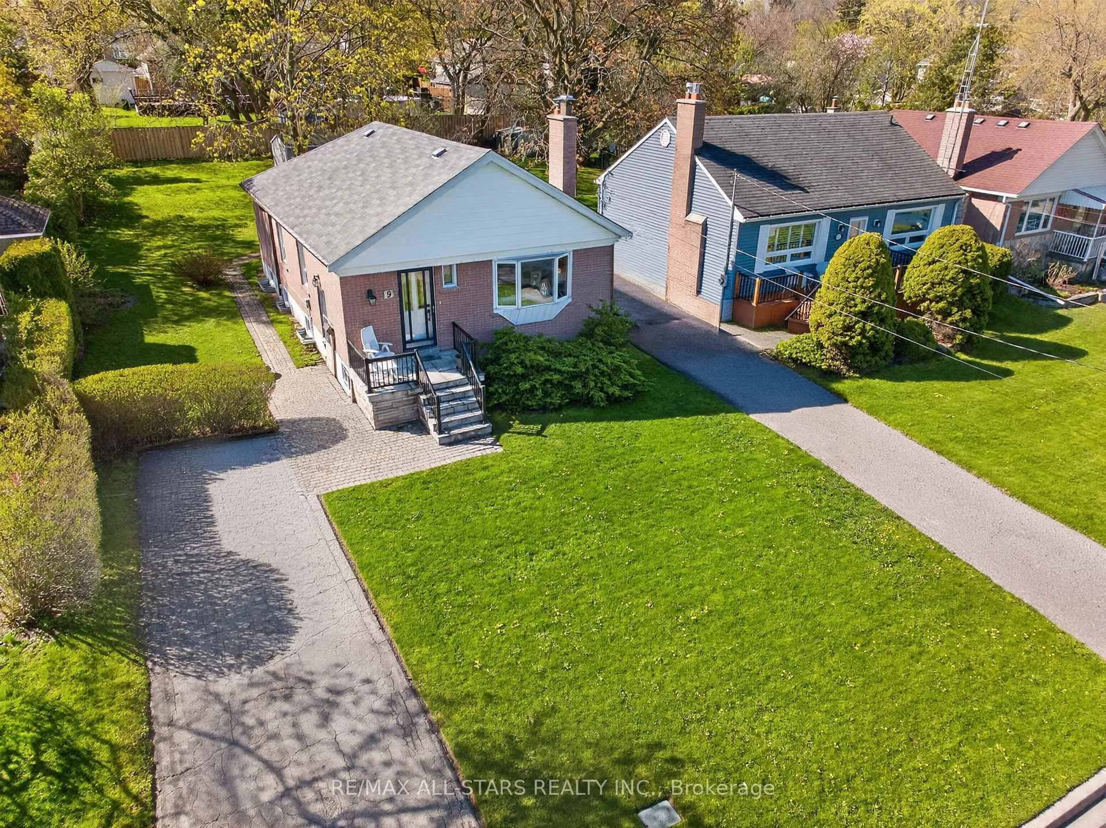 A pic from outside/outdoor area/front of a property/back of a property/a pic from drone, street for 9 Martindale Rd, Toronto Ontario M1M 2B6
