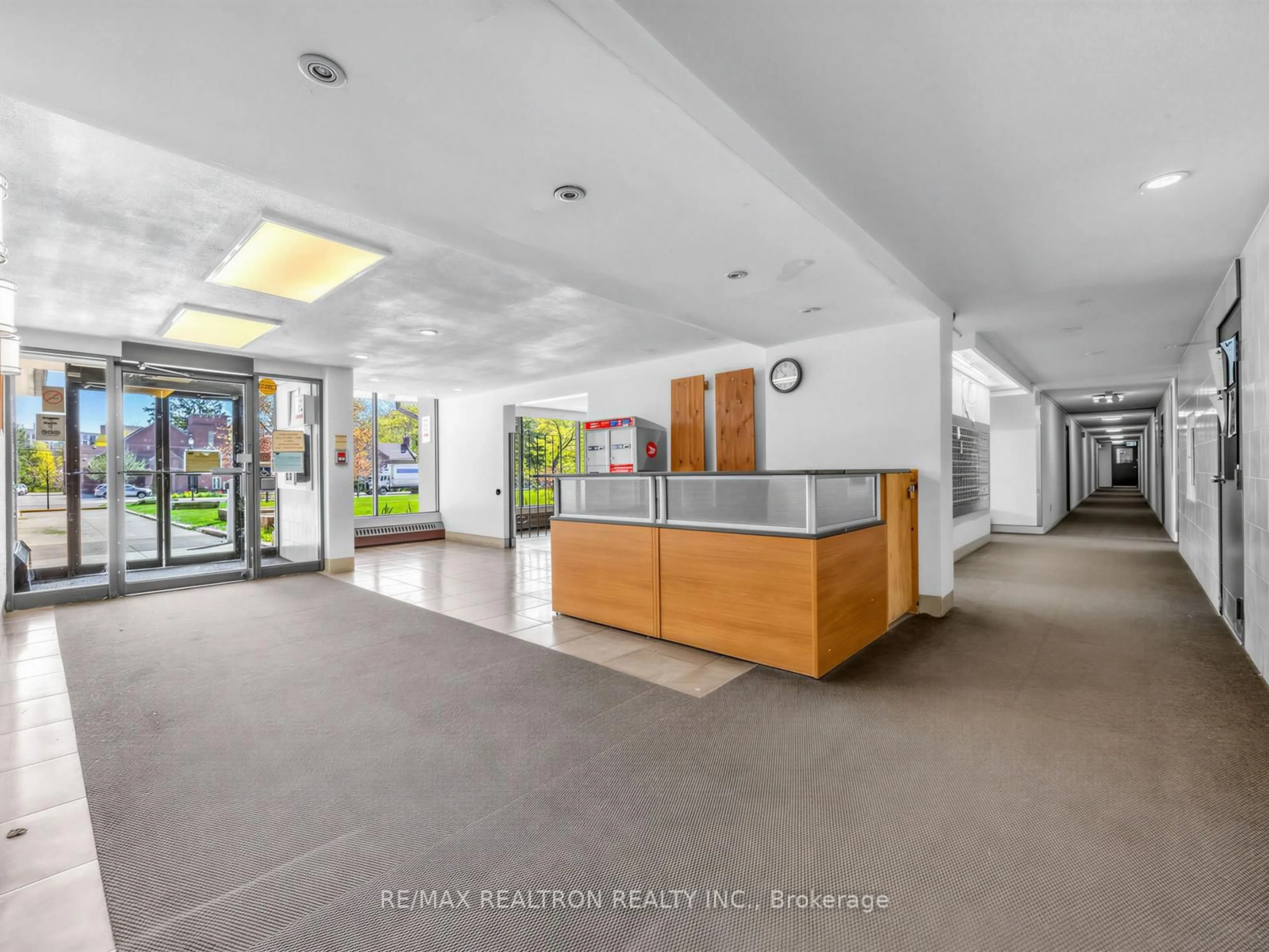 Indoor foyer for 180 Markham Rd #501, Toronto Ontario M1M 2Z9