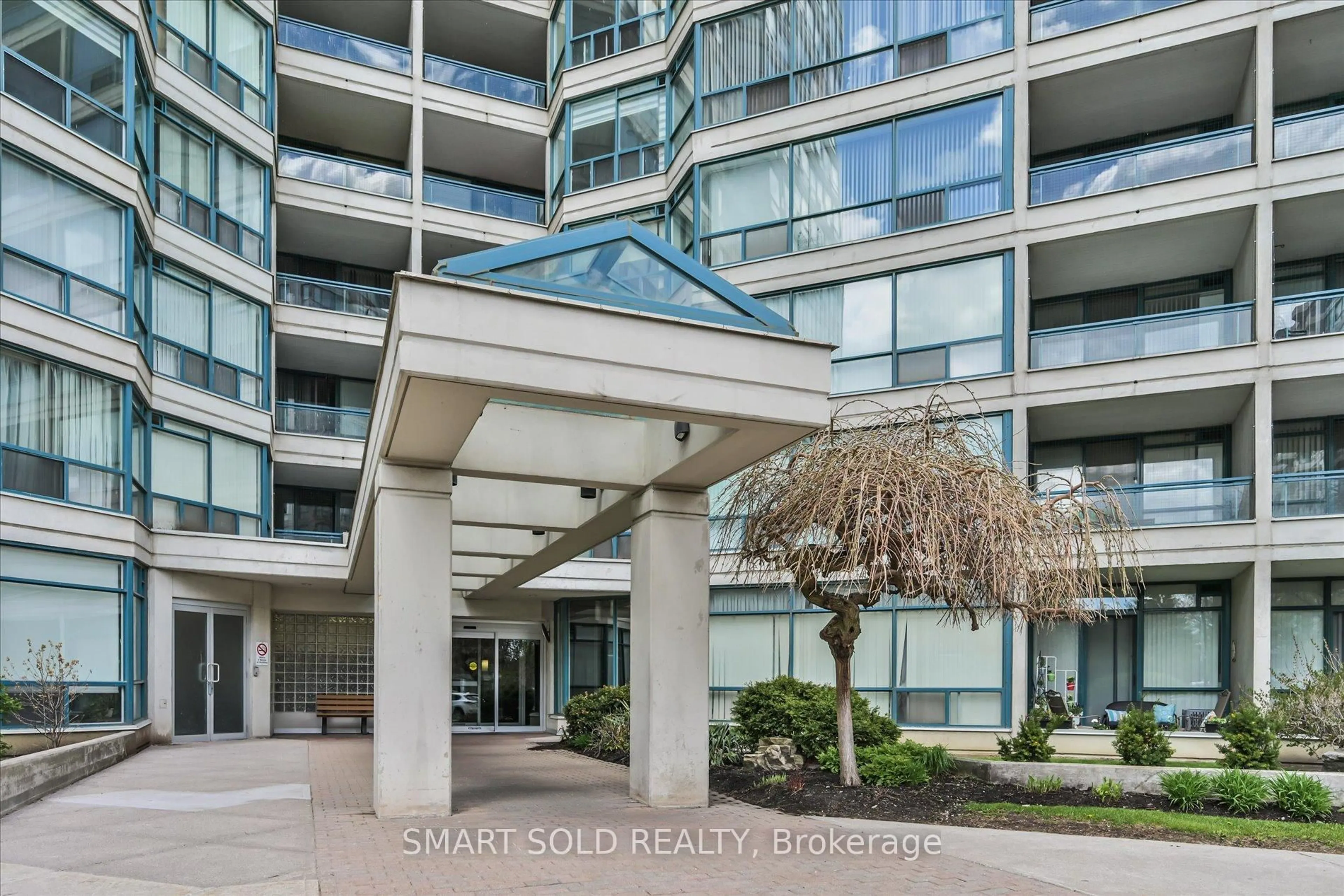 Indoor foyer for 4725 Sheppard Ave #704, Toronto Ontario M1S 5B3