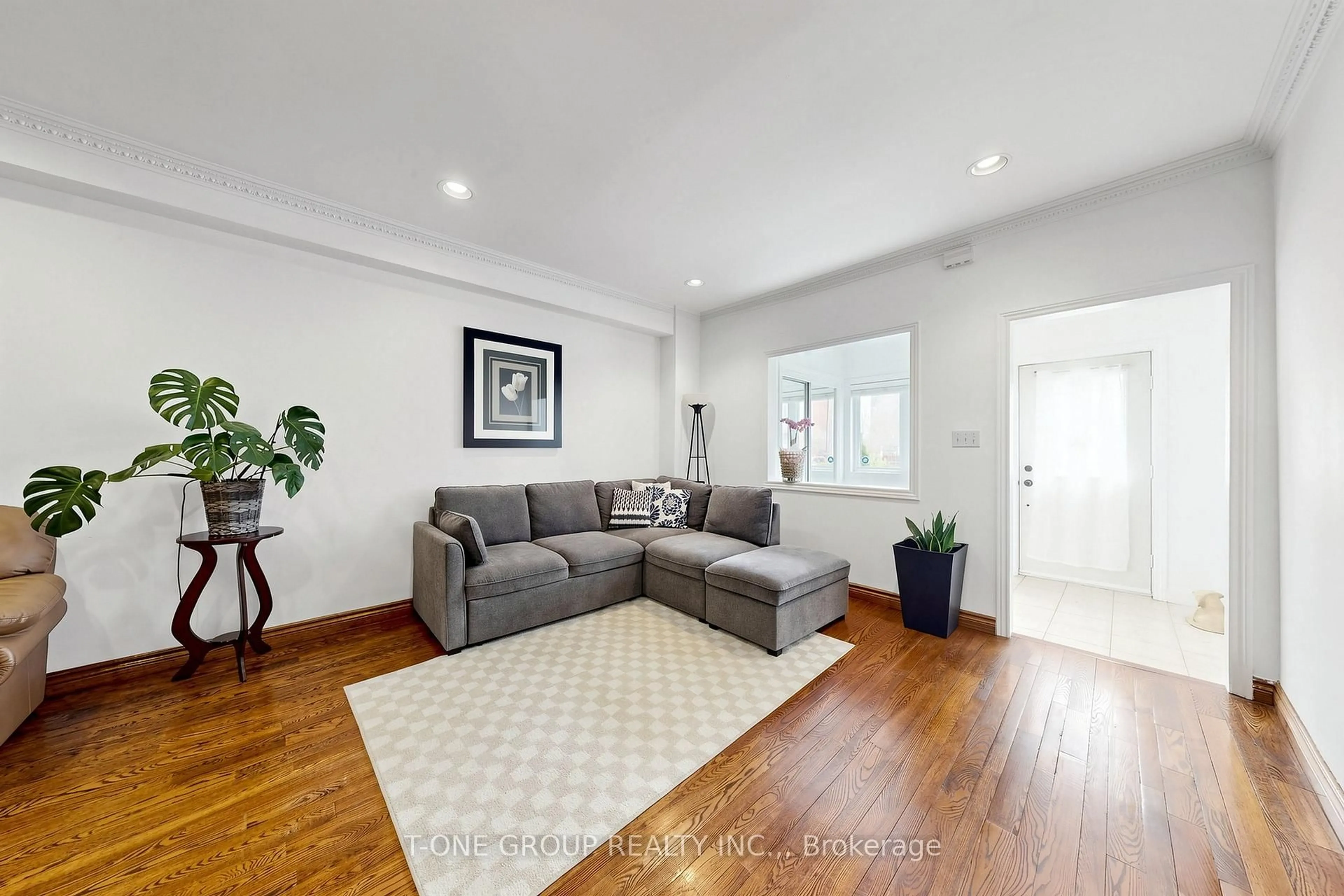 Living room with furniture, unknown for 41 Madelaine Ave, Toronto Ontario M1L 2X6