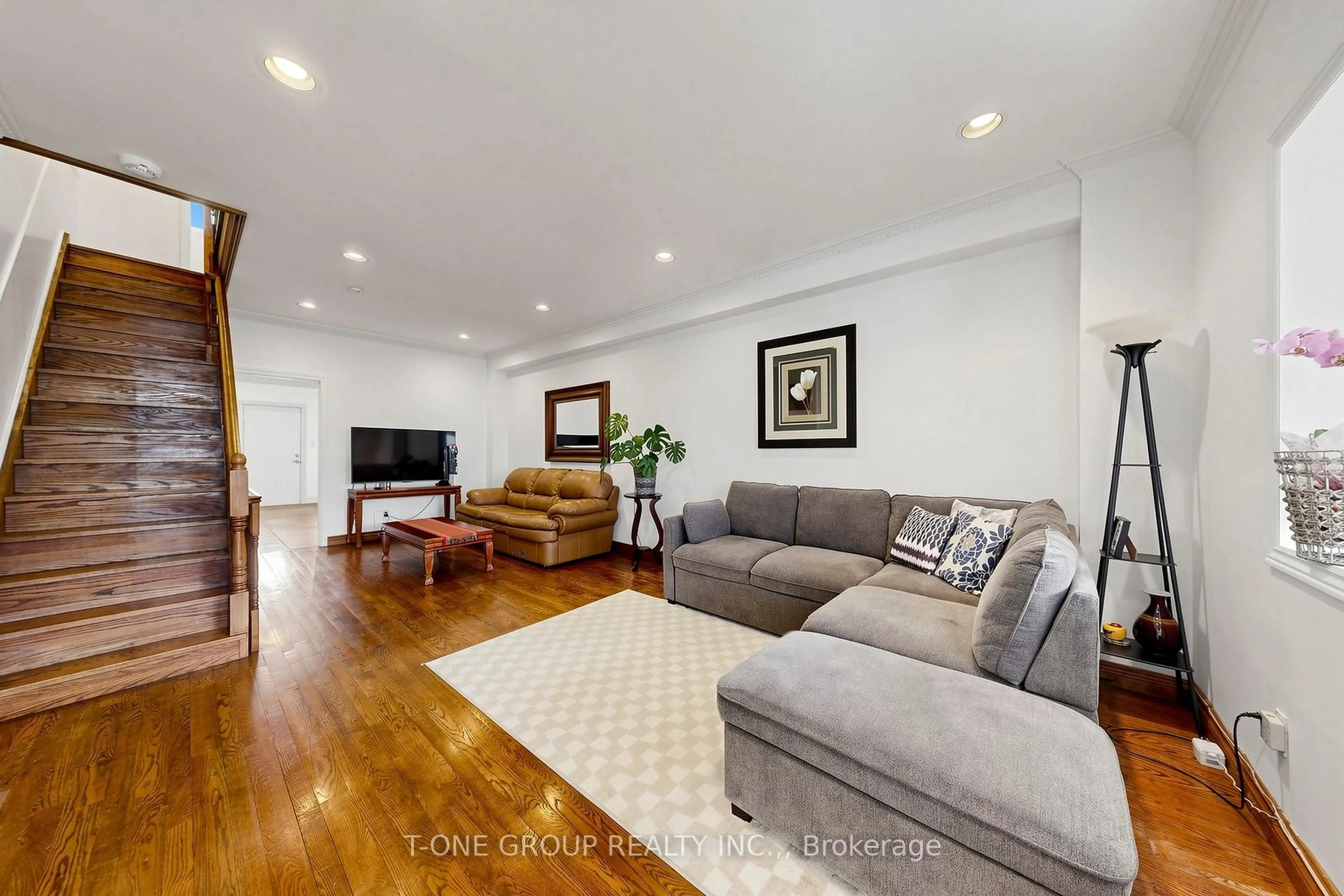 Living room with furniture, unknown for 41 Madelaine Ave, Toronto Ontario M1L 2X6