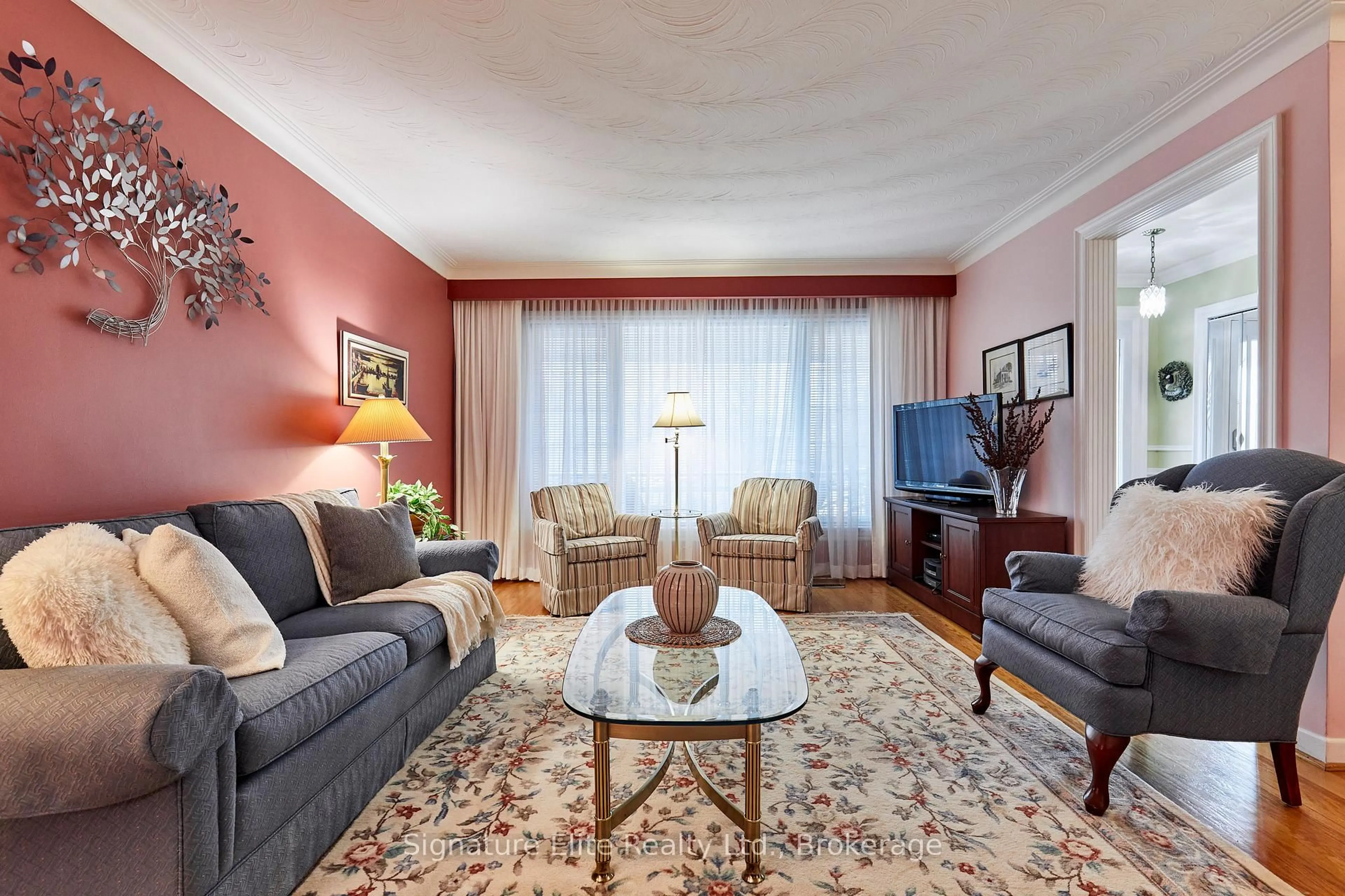 Living room with furniture, carpet floor for 21 Regency Sq, Toronto Ontario M1E 1N4