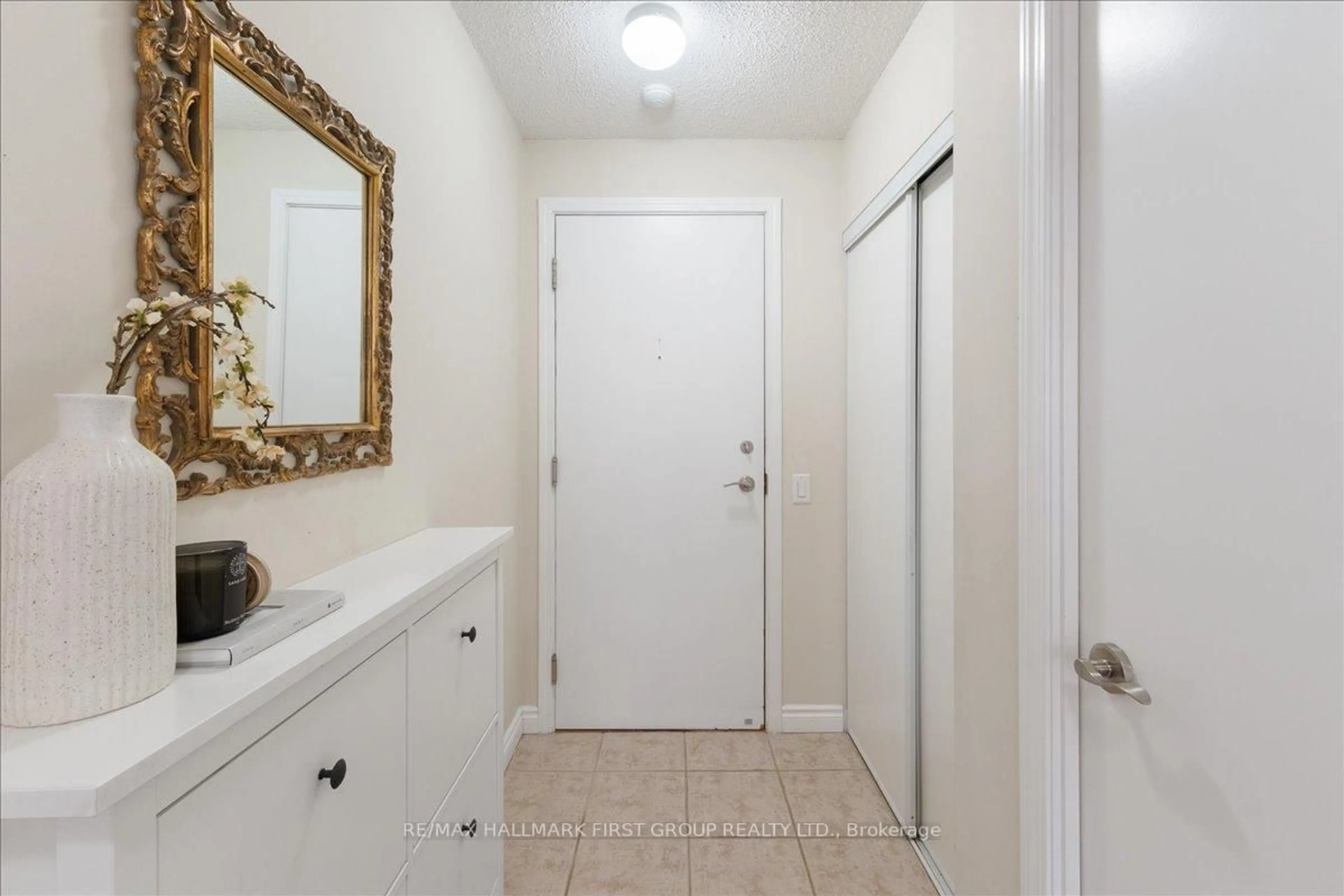 Indoor entryway for 1200 The Esplanade #217, Pickering Ontario L1V 6V3