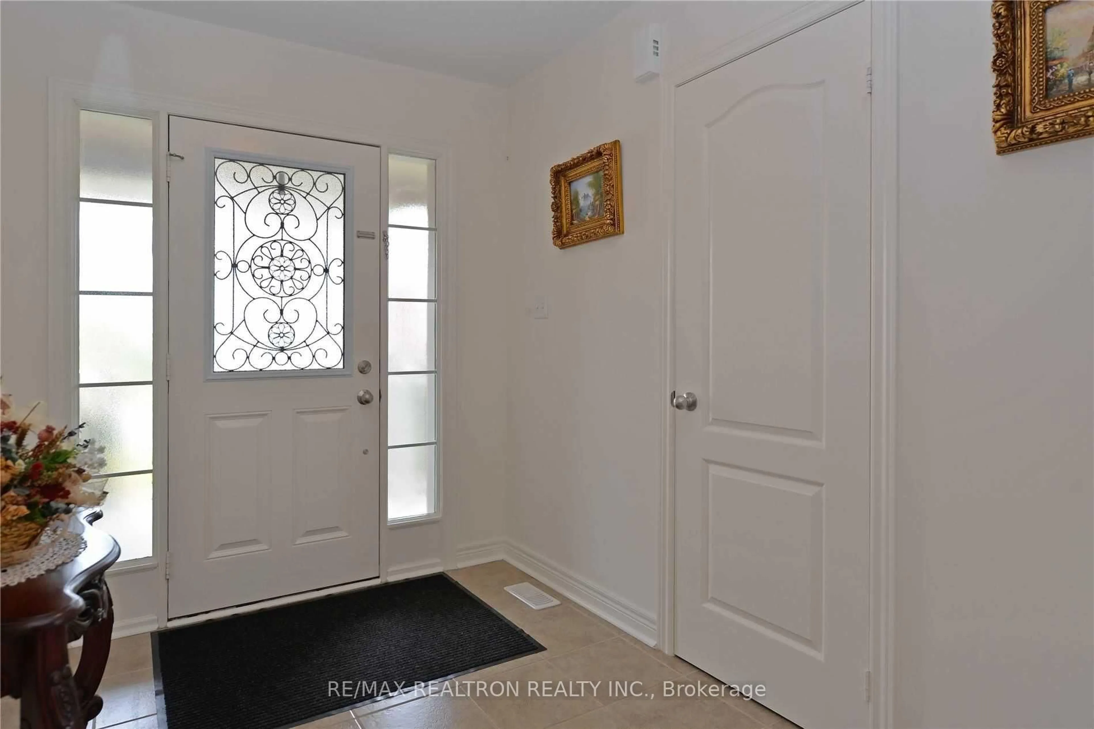 Indoor entryway for 1684 Gower Dr, Oshawa Ontario L1K 0J7