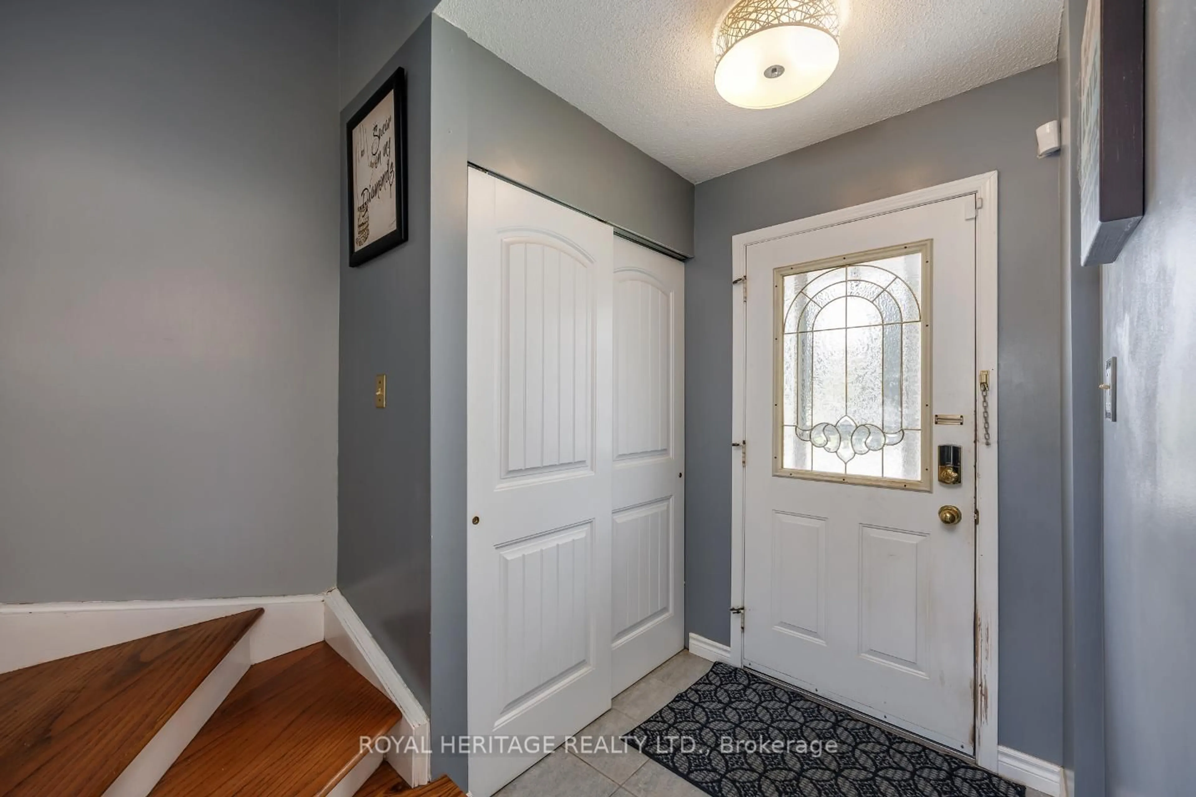 Indoor entryway for 1640 Nicol Ave #14, Whitby Ontario L1N 8P6