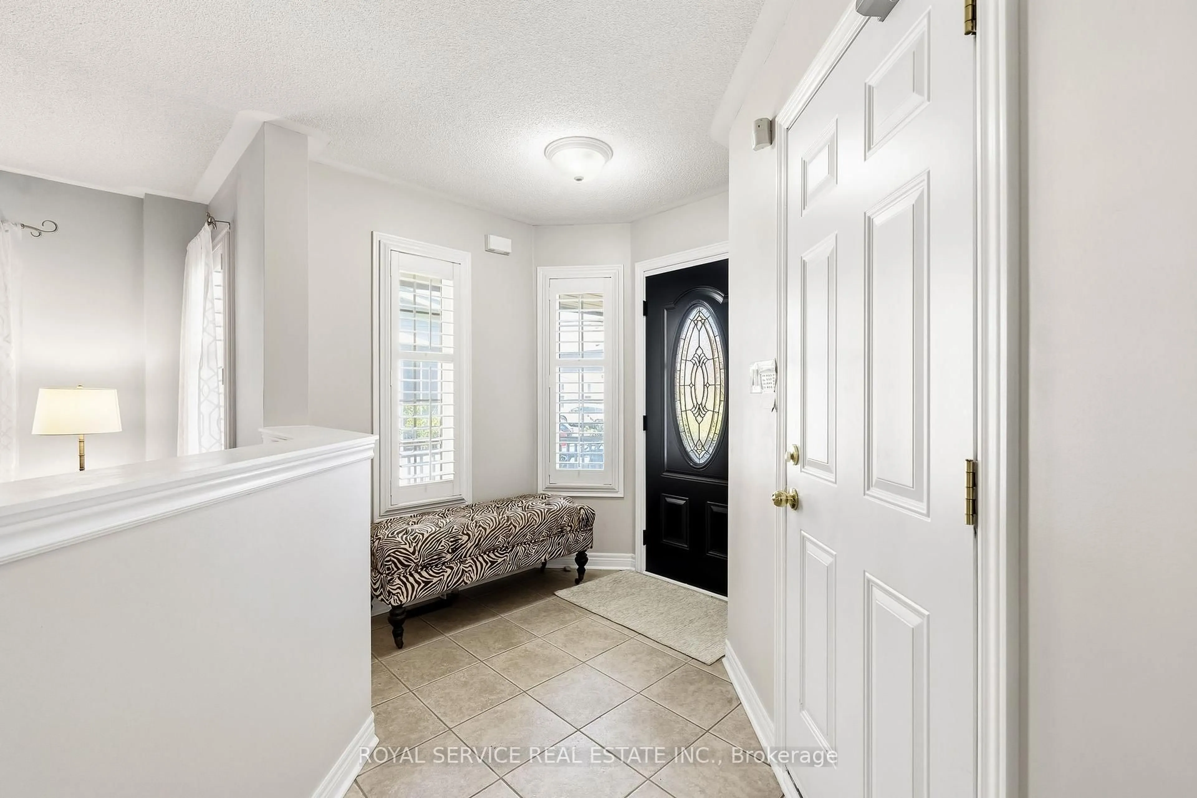 Indoor entryway for 101 Rich Cres, Whitby Ontario L1P 1V6