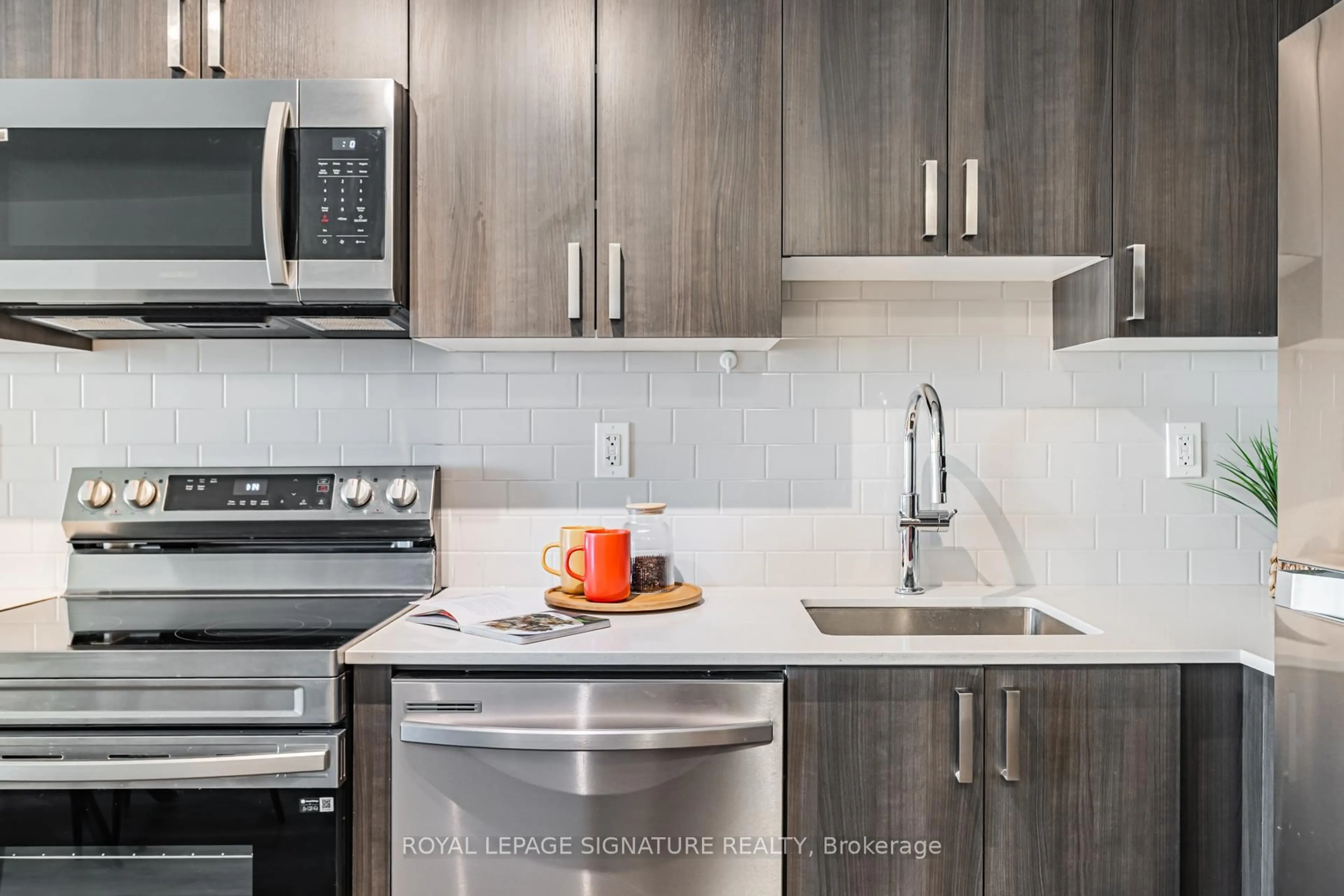 Standard kitchen, unknown for 1435 Celebration Dr #2006, Pickering Ontario L1W 0C4