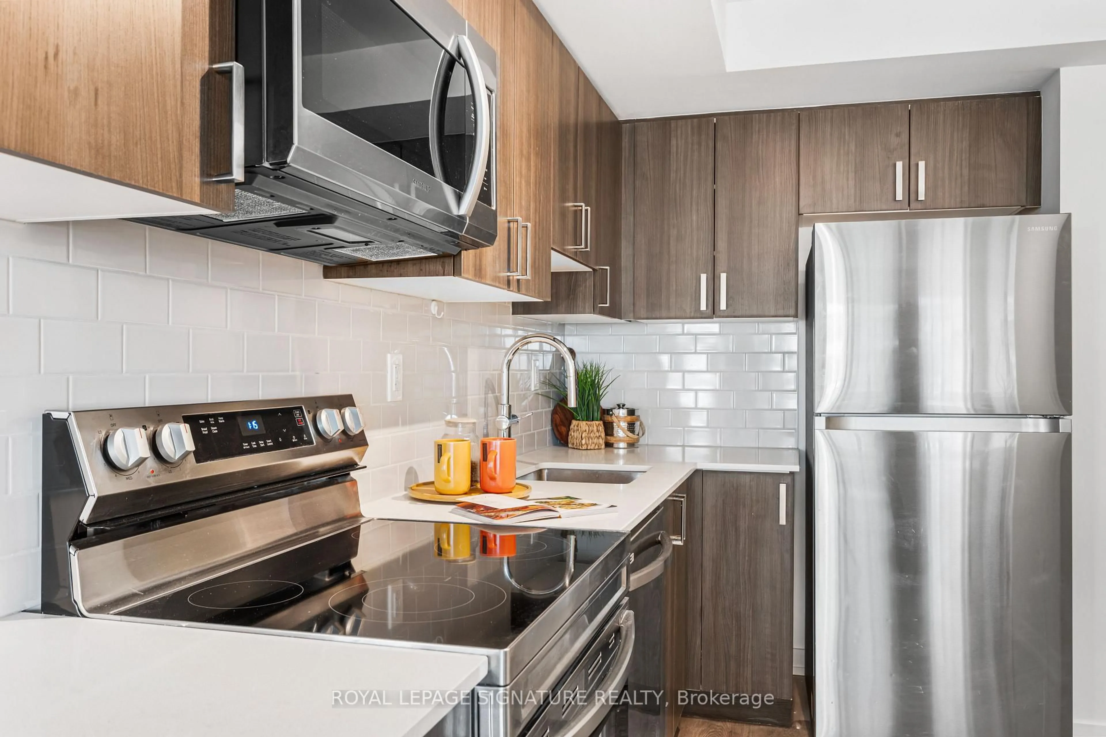 Standard kitchen, unknown for 1435 Celebration Dr #2006, Pickering Ontario L1W 0C4