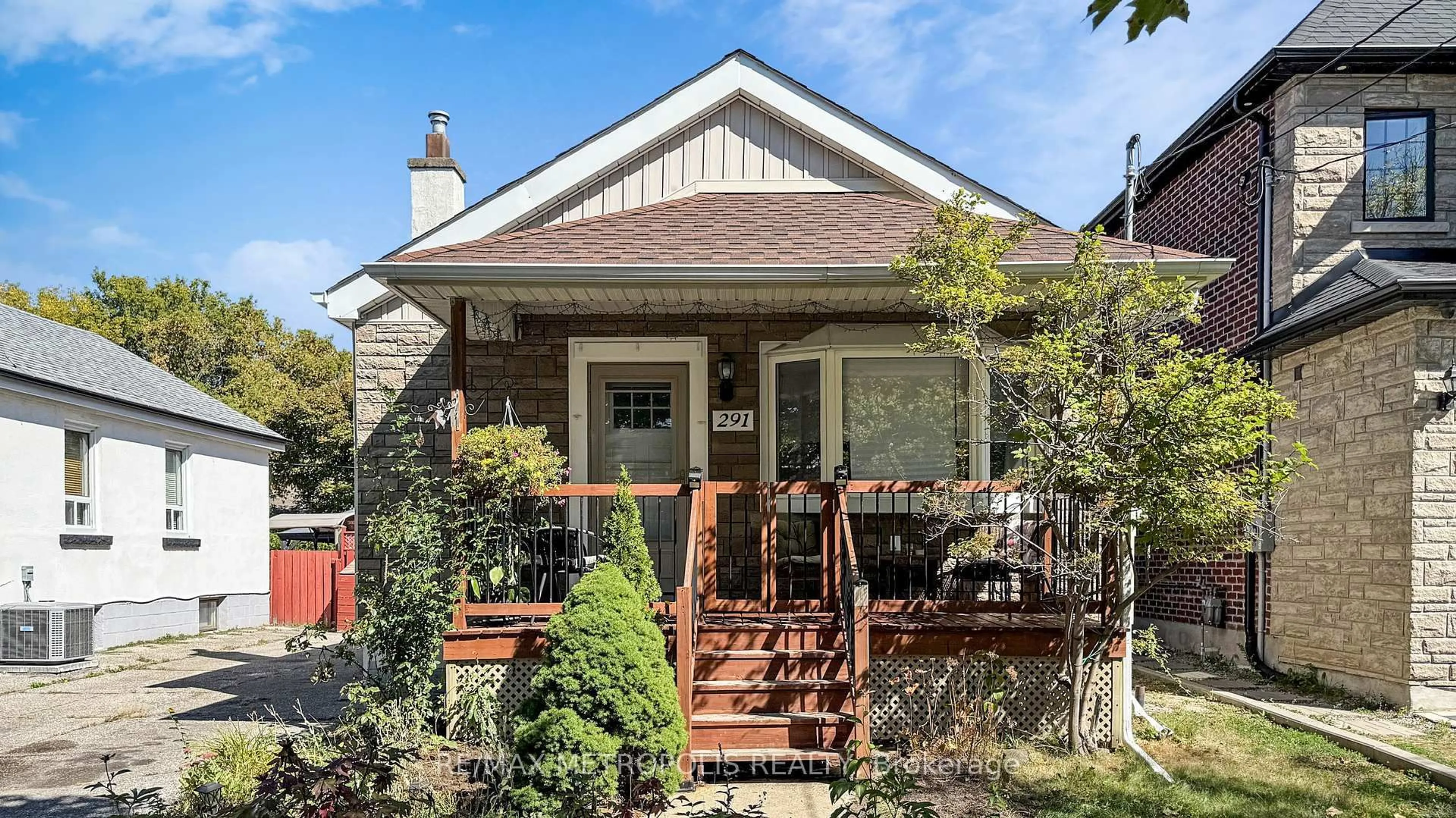 Home with brick exterior material, street for 291 Kennedy Rd, Toronto Ontario M1N 3P6