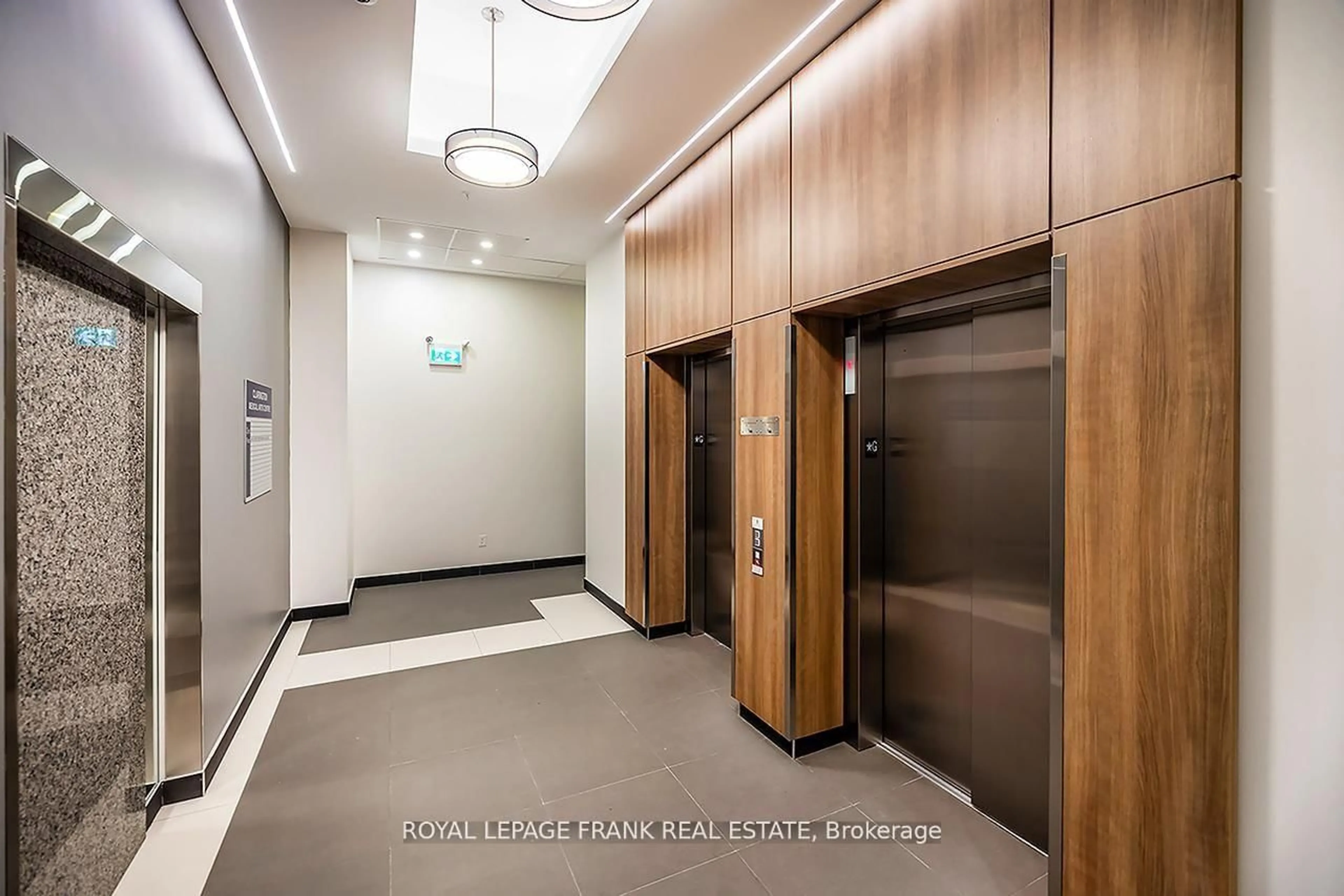 Indoor foyer for 109 King Ave #306, Clarington Ontario L1B 0V5