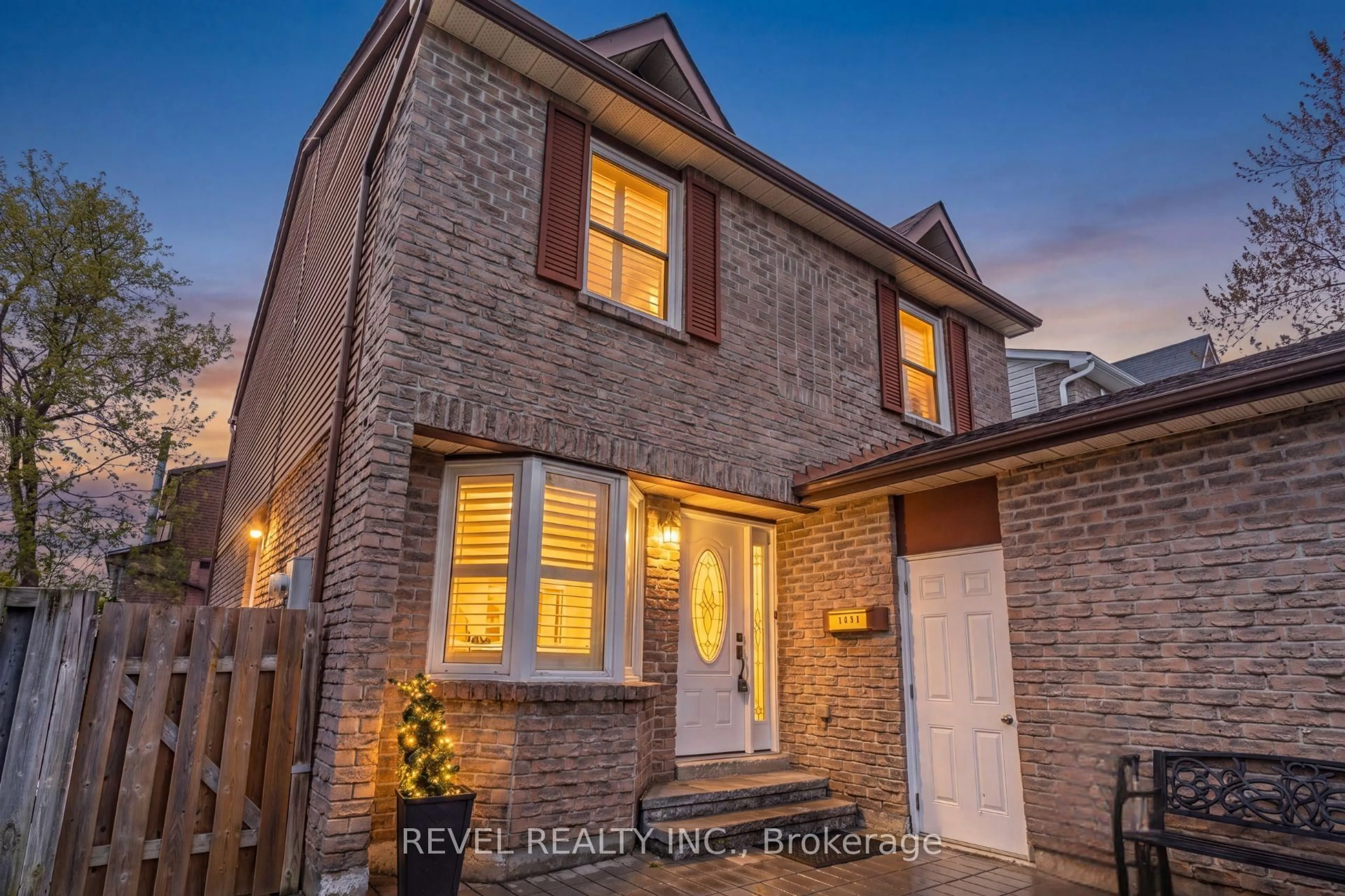 Home with brick exterior material, street for 1518 Woodruff Cres, Pickering Ontario L1V 3S6