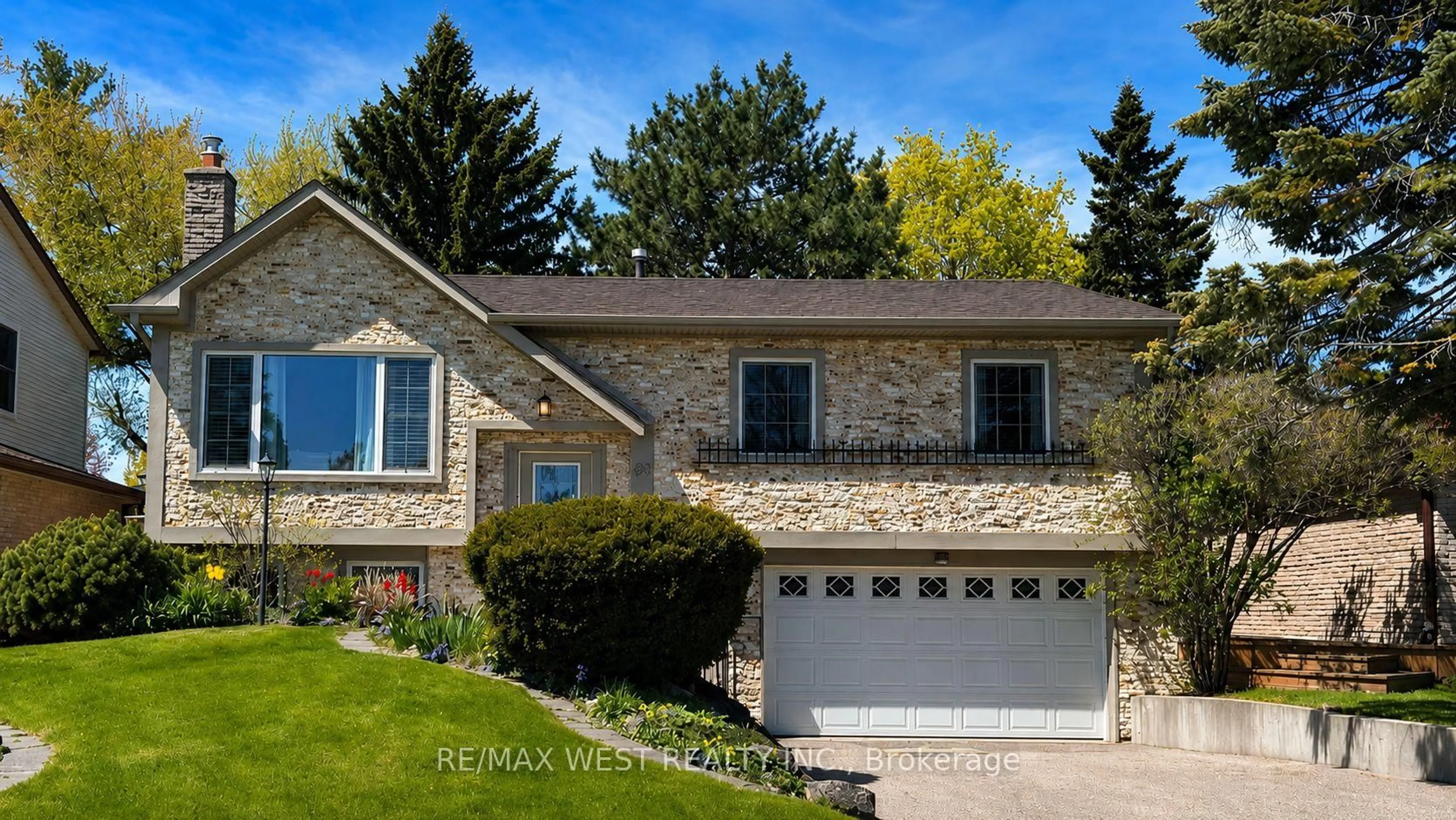 Home with vinyl exterior material, street for 94 White Heather Blvd, Toronto Ontario M1V 1P8