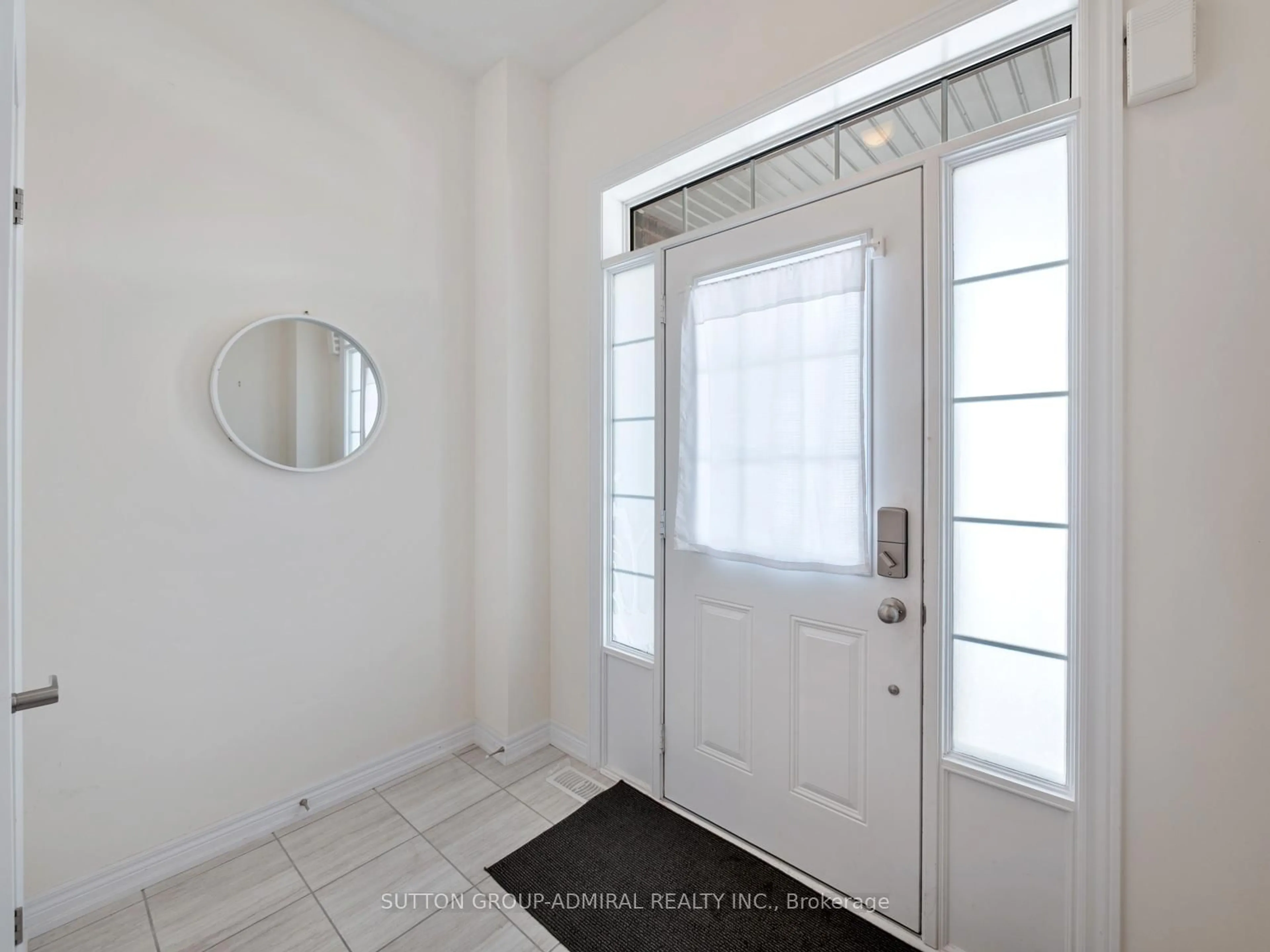 Indoor entryway for 1152 Sepia Sq, Pickering Ontario L1X 0H1