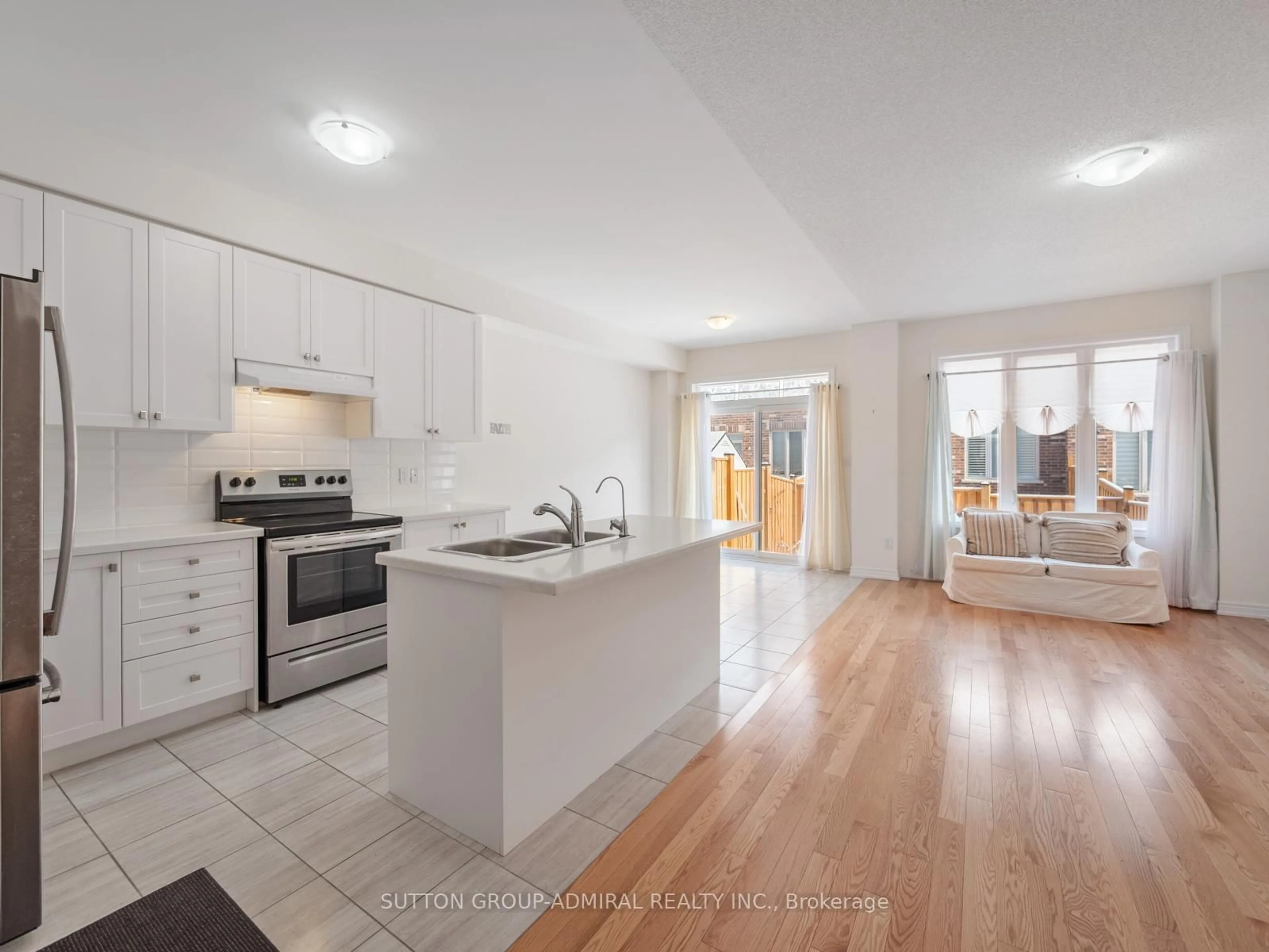 Open concept kitchen, unknown for 1152 Sepia Sq, Pickering Ontario L1X 0H1