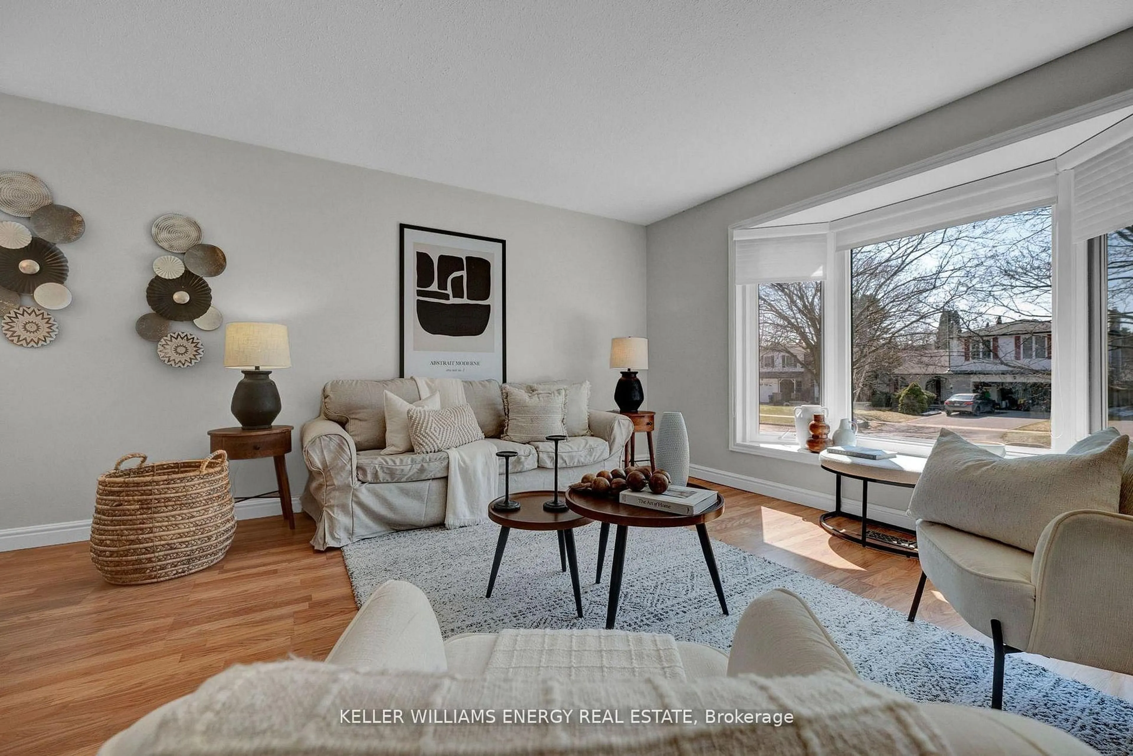 Living room with furniture, unknown for 693 Waverly St, Oshawa Ontario L1J 6C1