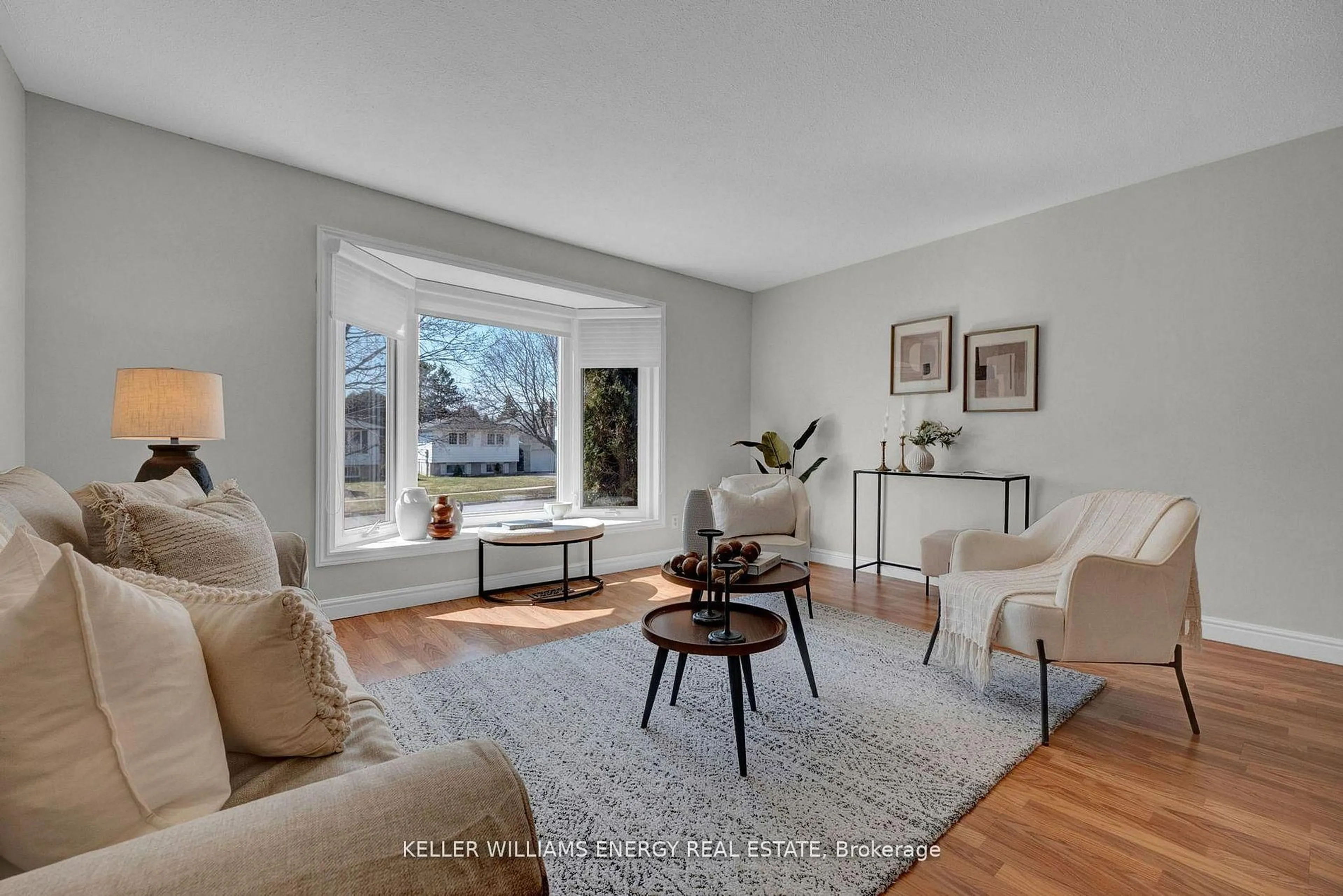 Living room with furniture, unknown for 693 Waverly St, Oshawa Ontario L1J 6C1