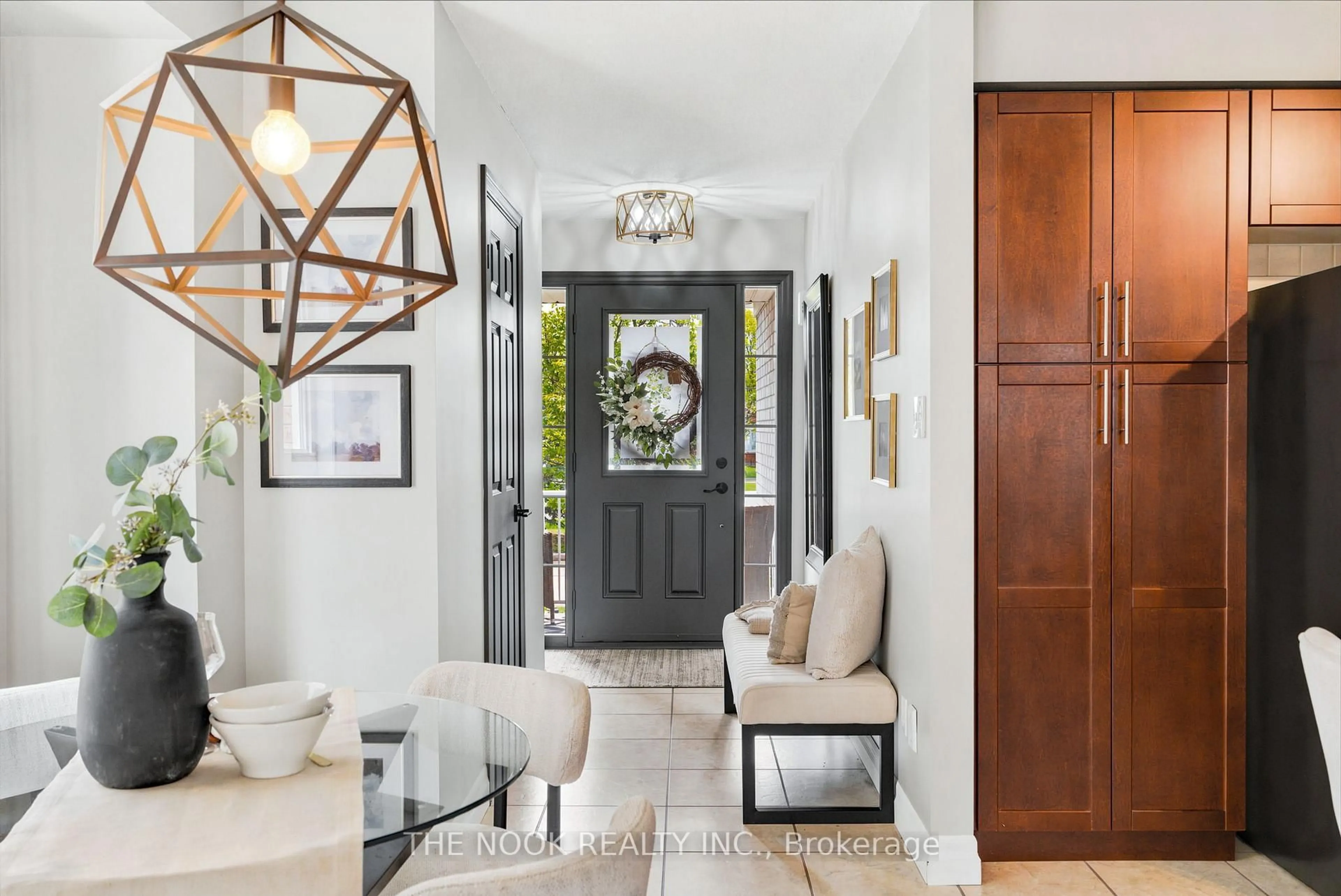 Indoor entryway for 460 Woodmount Dr #44, Oshawa Ontario L1K 0K4