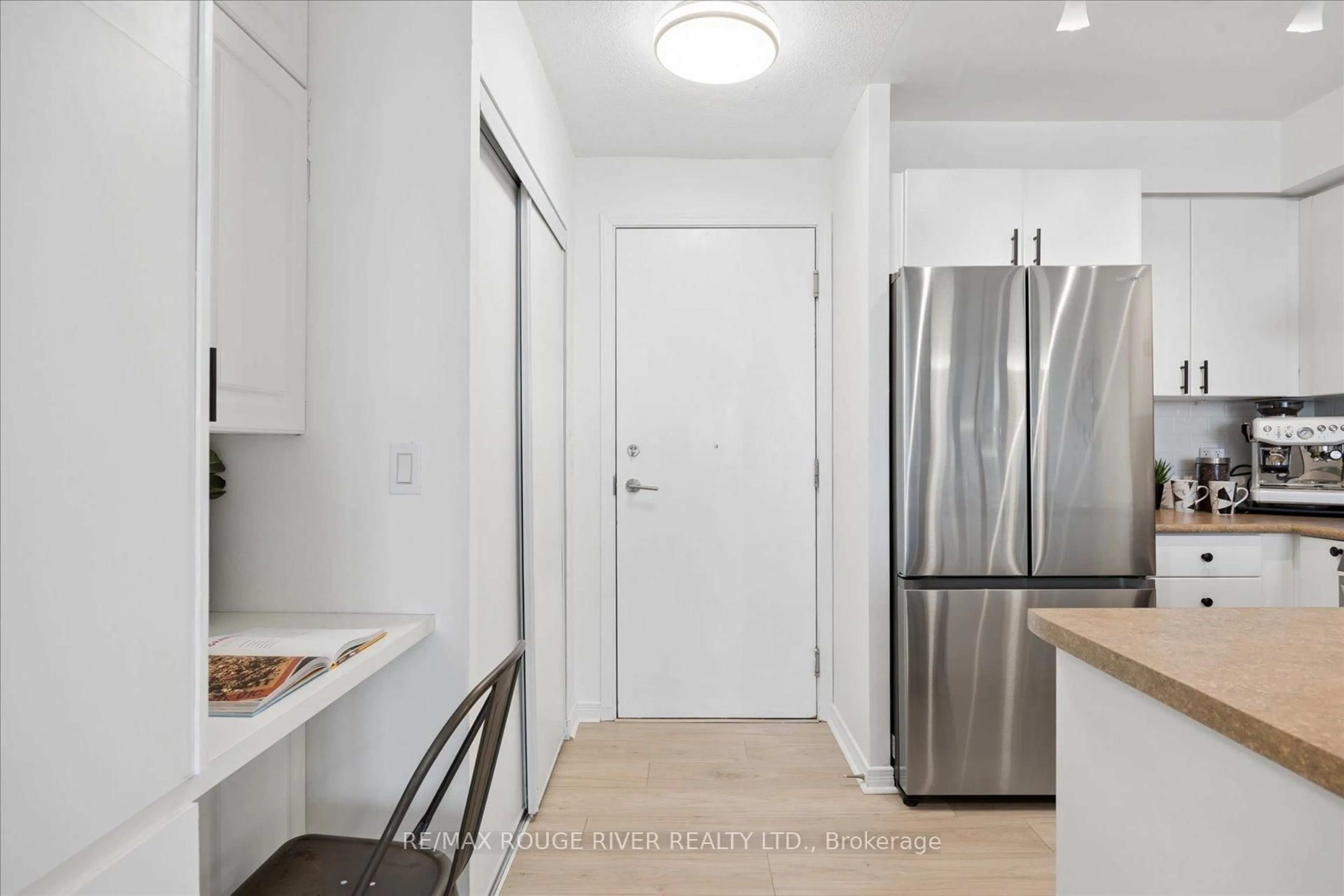 Standard kitchen, unknown for 340 Watson St #305, Whitby Ontario L1N 9G1