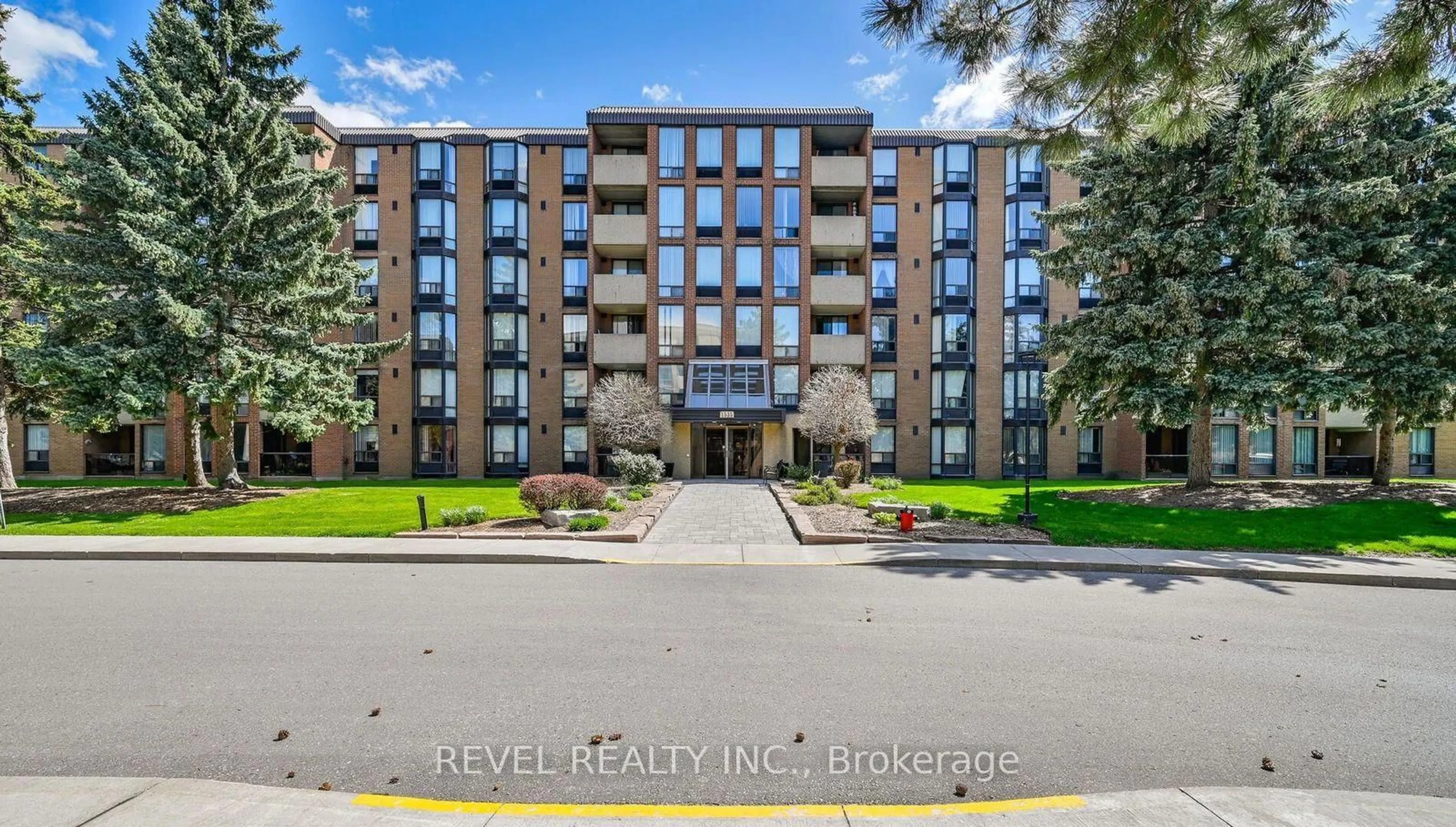 Indoor foyer for 1540 Pickering Pkwy #601, Pickering Ontario L1V 3V9