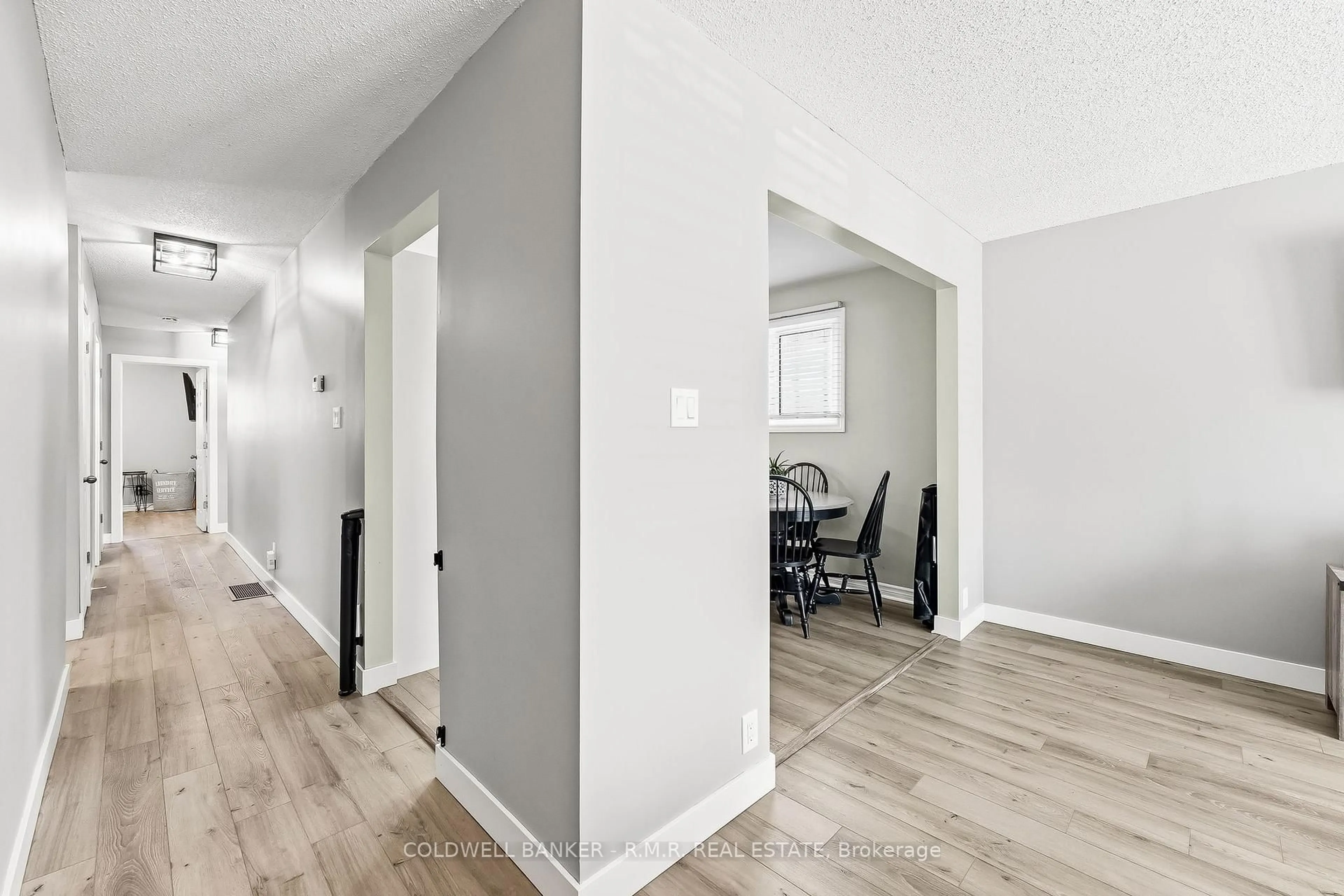Indoor entryway for 590 Pondtail Crt, Oshawa Ontario L1K 2C7