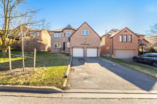 19 Elmeroy Crt, Whitby 3