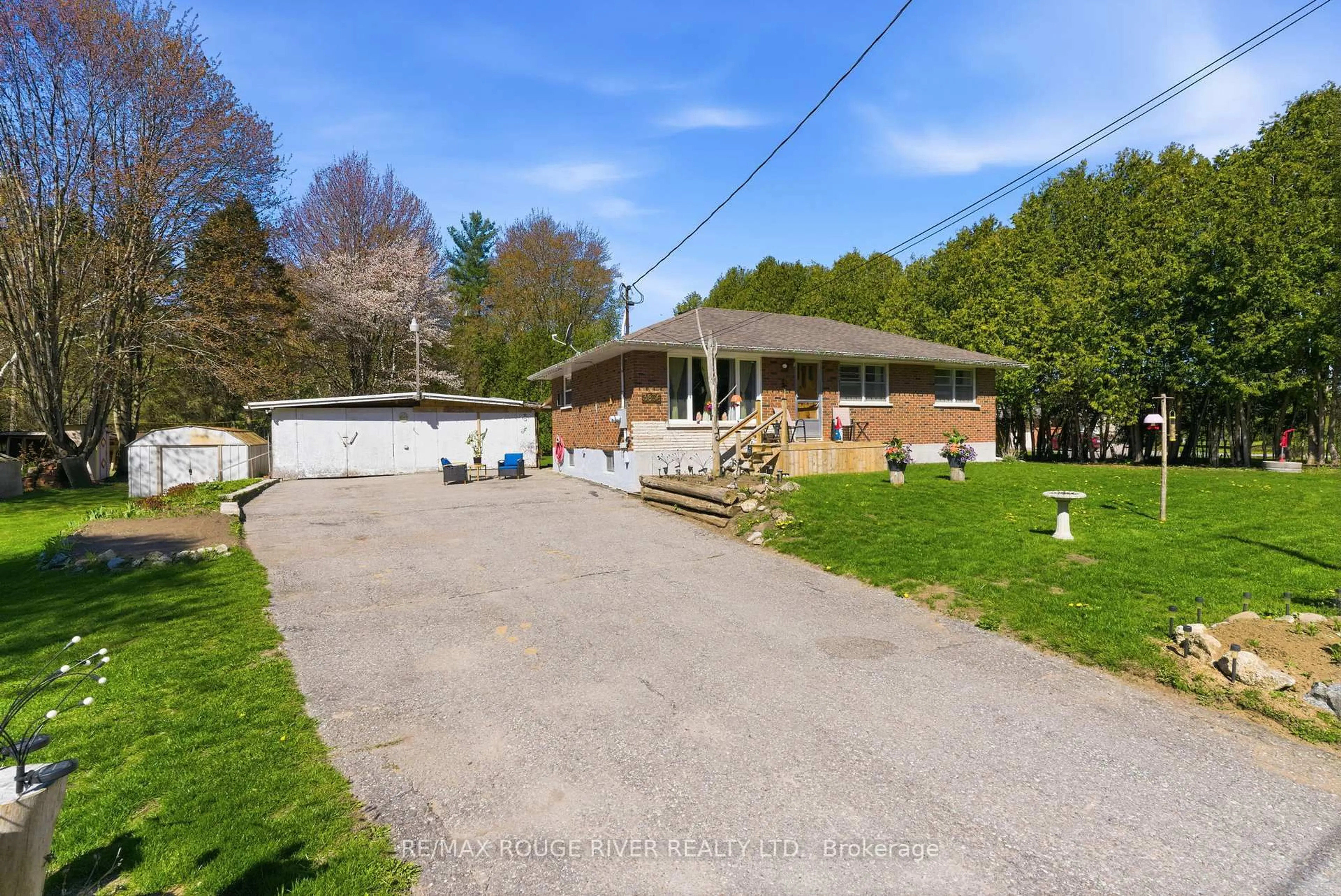 A pic from outside/outdoor area/front of a property/back of a property/a pic from drone, street for 3856 Solina Rd, Clarington Ontario L1E 0L5