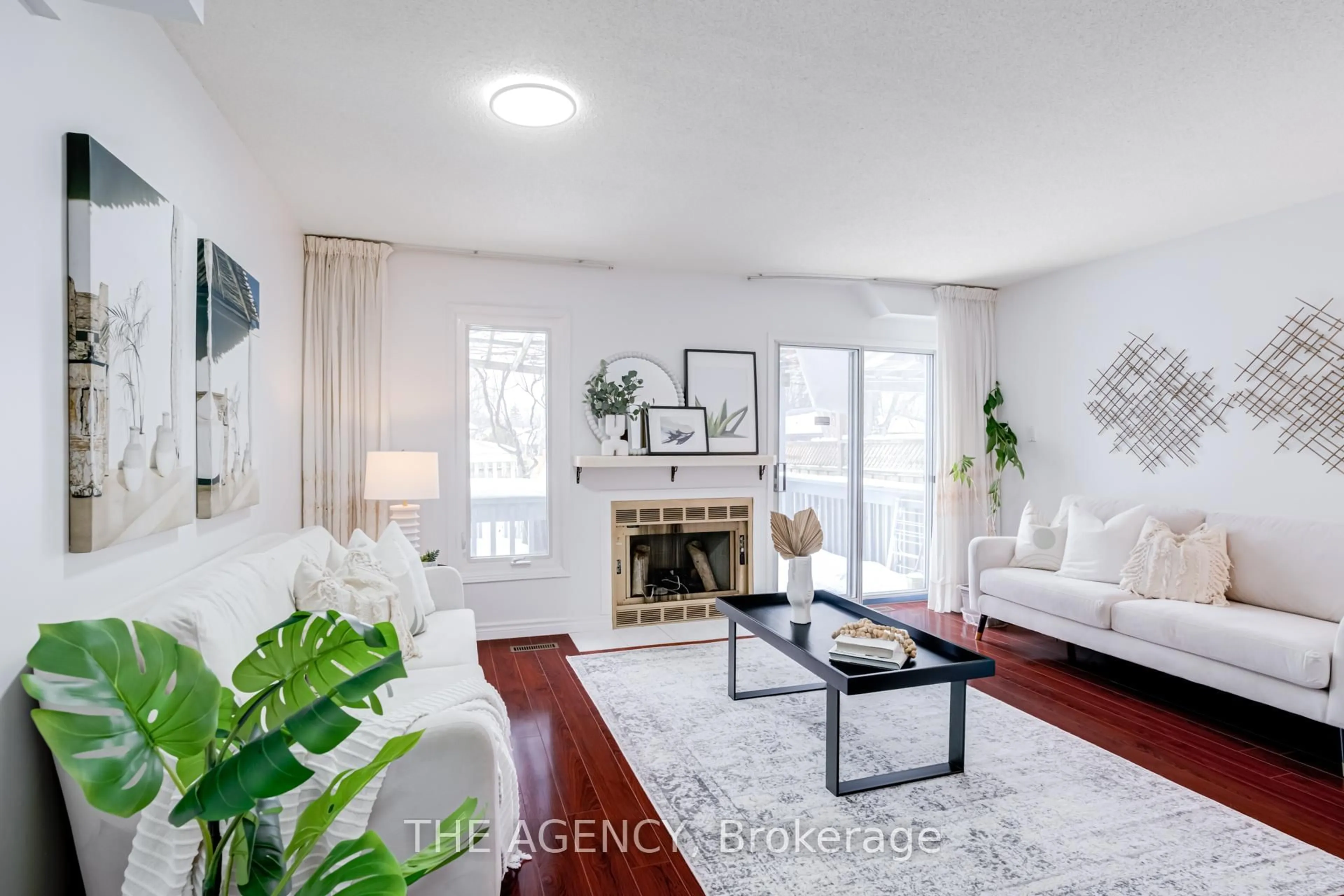 Living room with furniture, unknown for 142 Greenbrae Crct, Toronto Ontario M1H 1R3