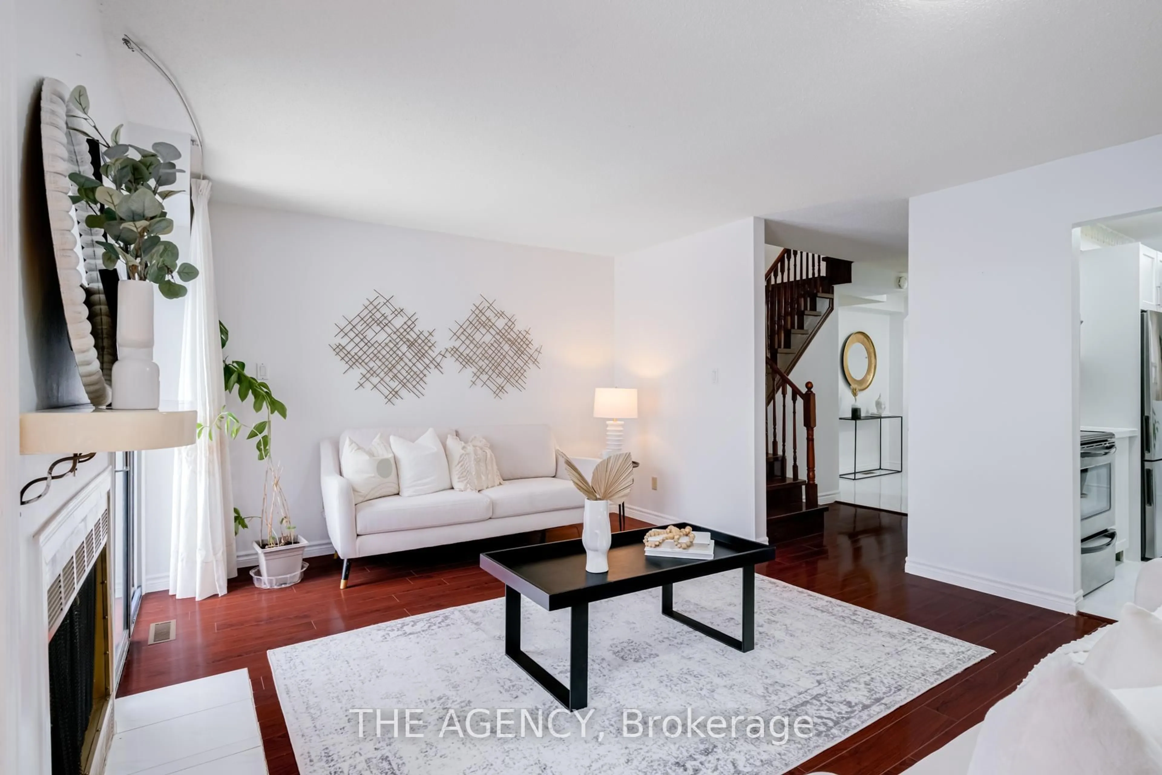 Living room with furniture, unknown for 142 Greenbrae Crct, Toronto Ontario M1H 1R3