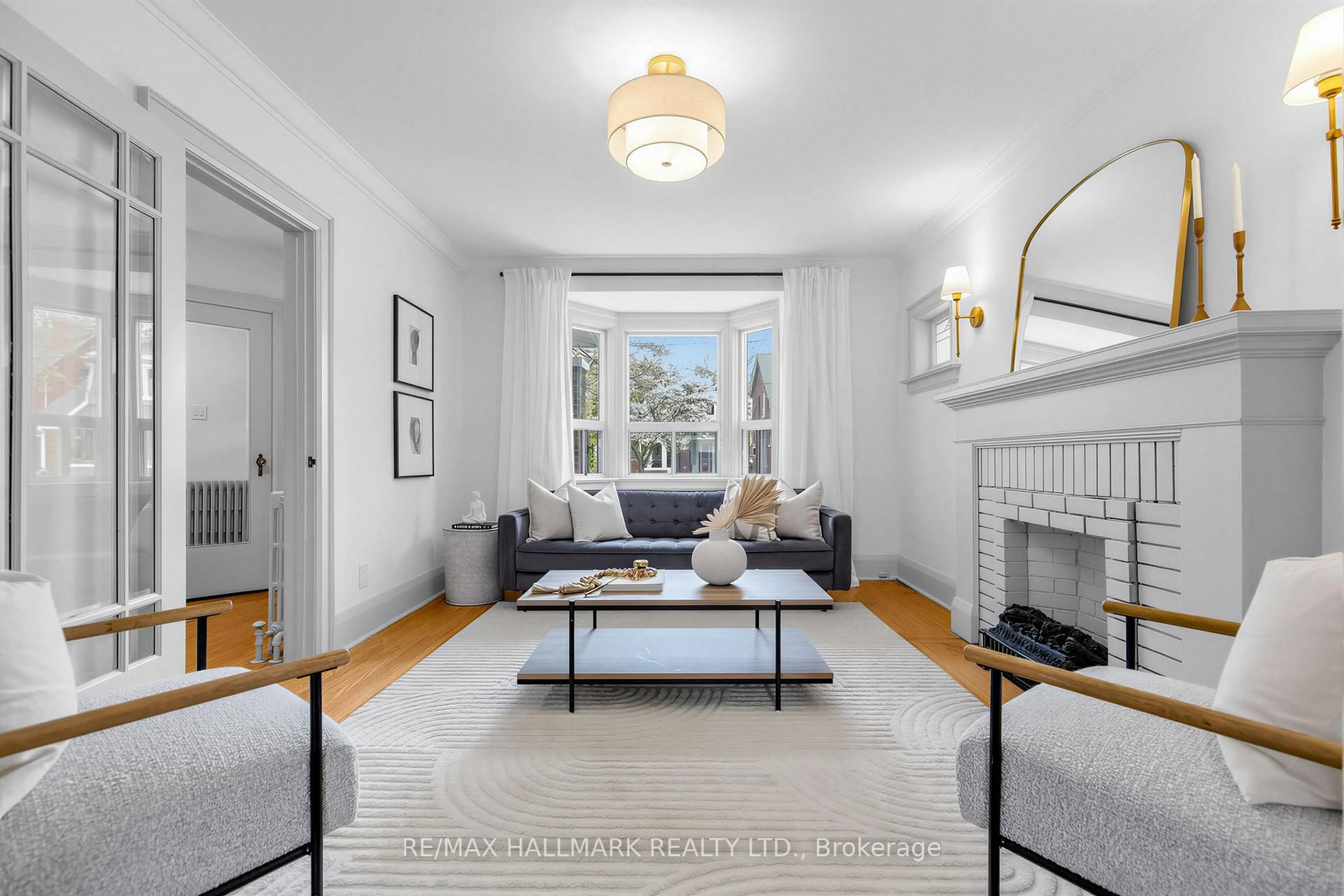 Living room with furniture, unknown for 34 Springdale Blvd, Toronto Ontario M4J 1W5
