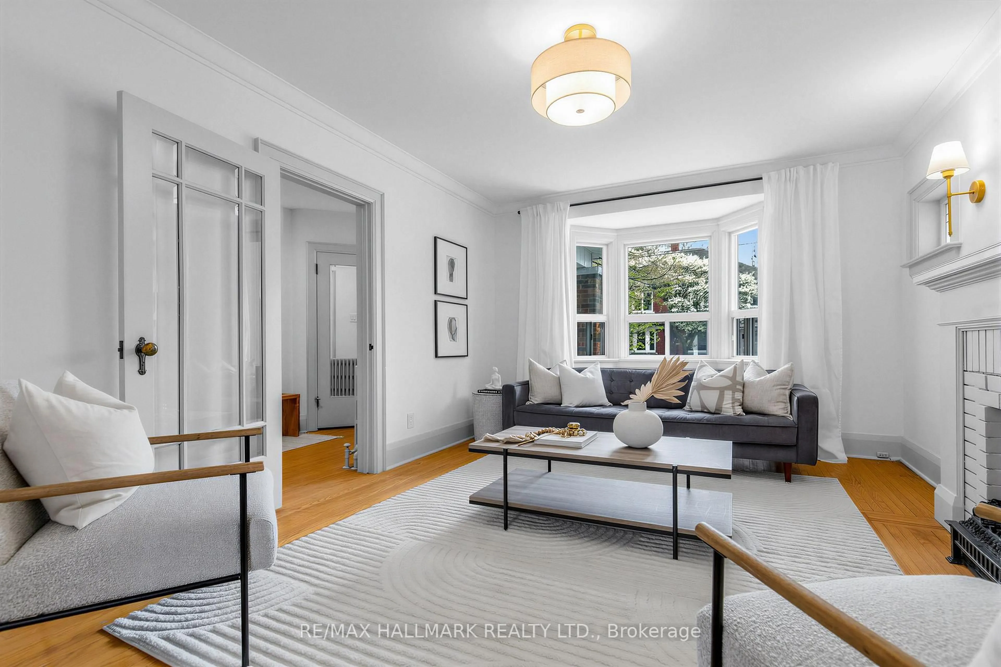 Living room with furniture, unknown for 34 Springdale Blvd, Toronto Ontario M4J 1W5