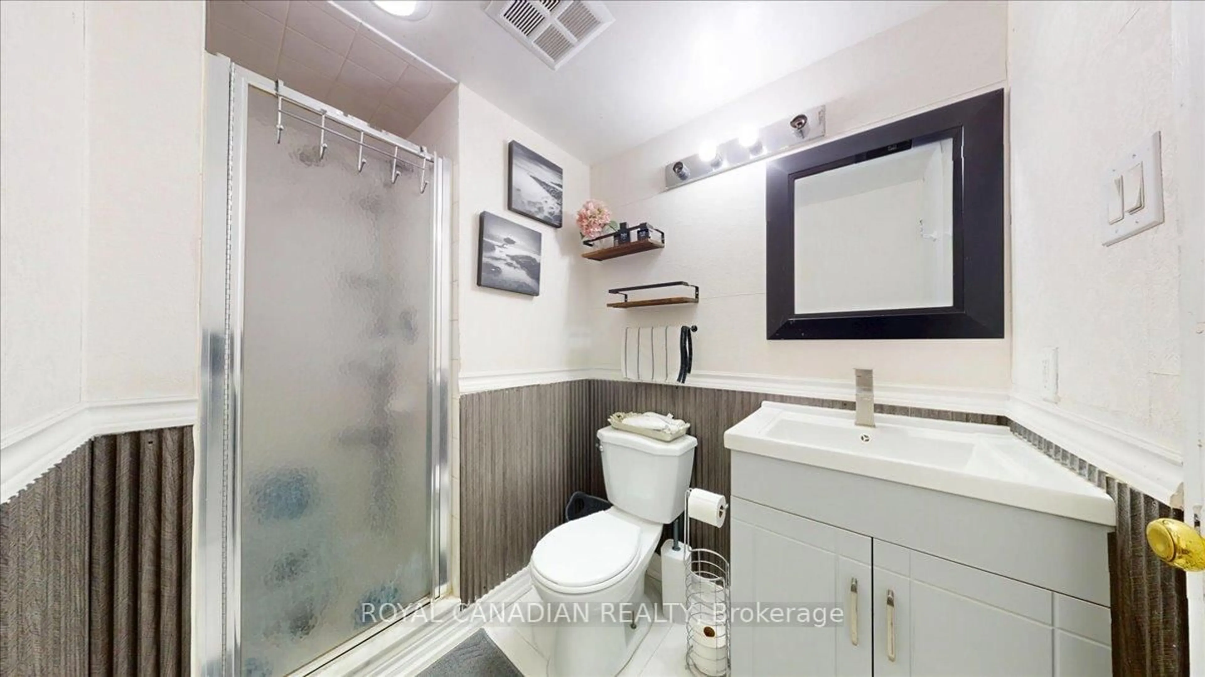 Standard bathroom, ceramic/tile floor for 410 Mclevin Ave #1011, Toronto Ontario M1B 5J5