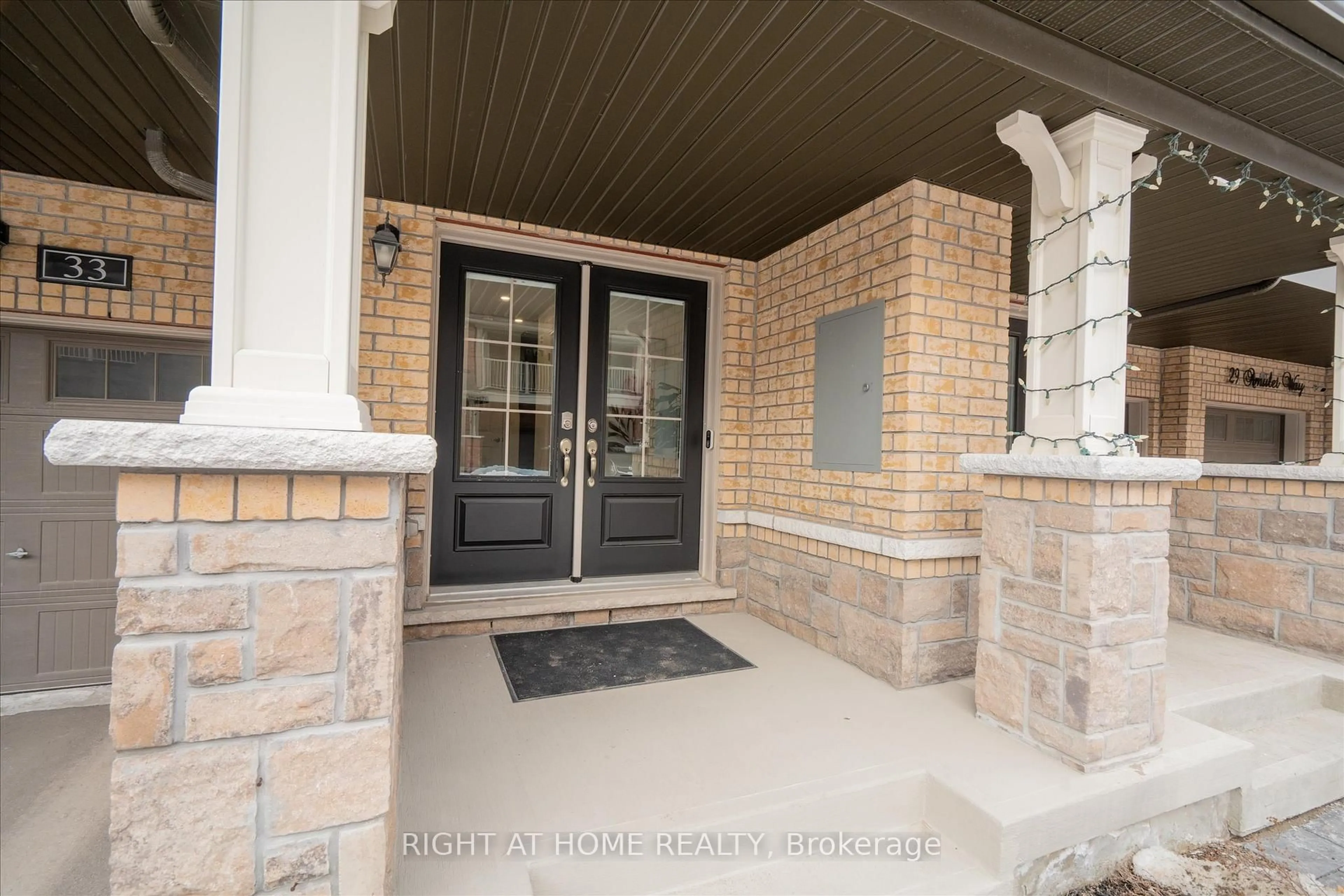 Indoor entryway for 33 Amulet Way, Whitby Ontario L1R 0R5