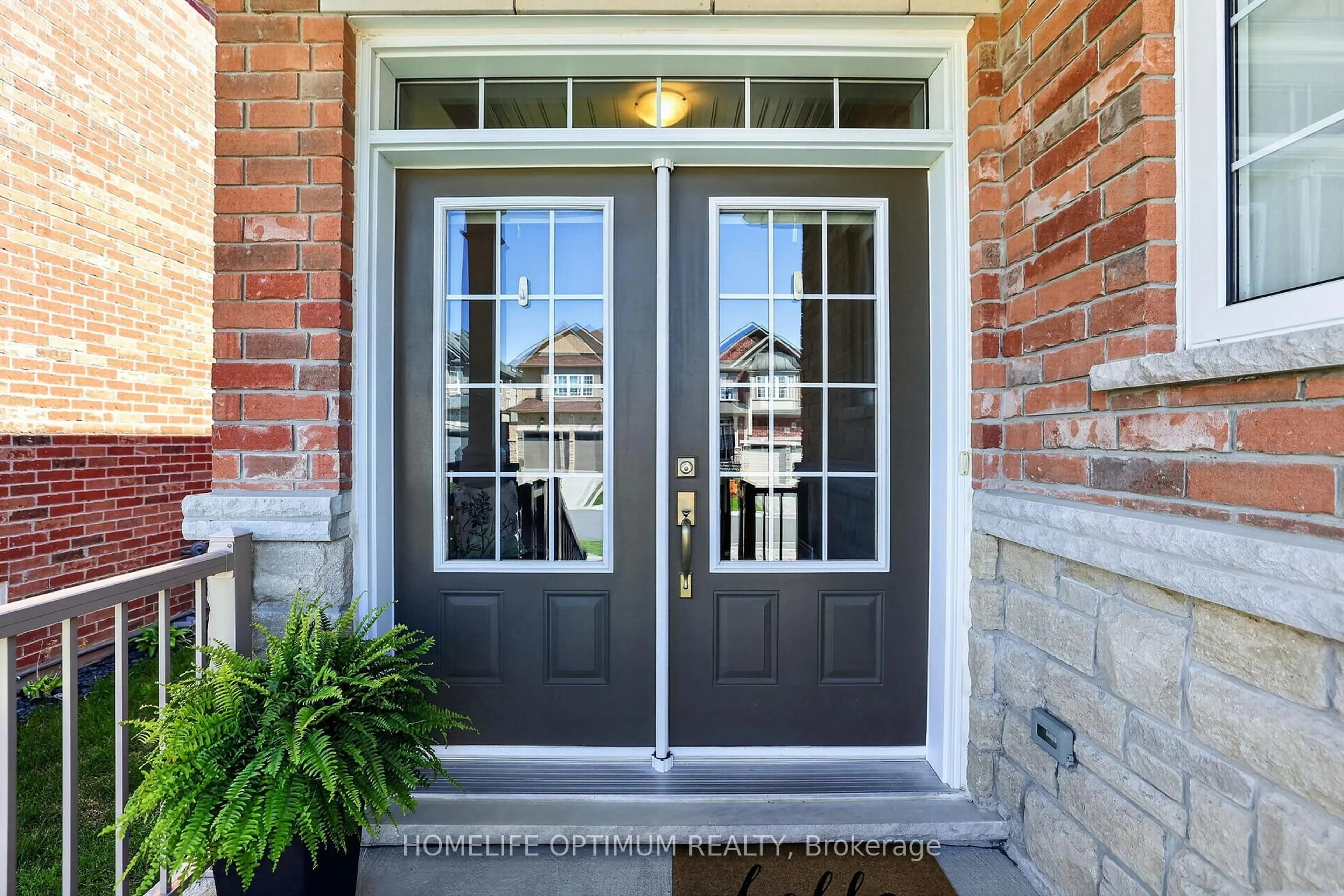 Indoor entryway for 33 St Augustine Dr, Whitby Ontario L1M 0L7