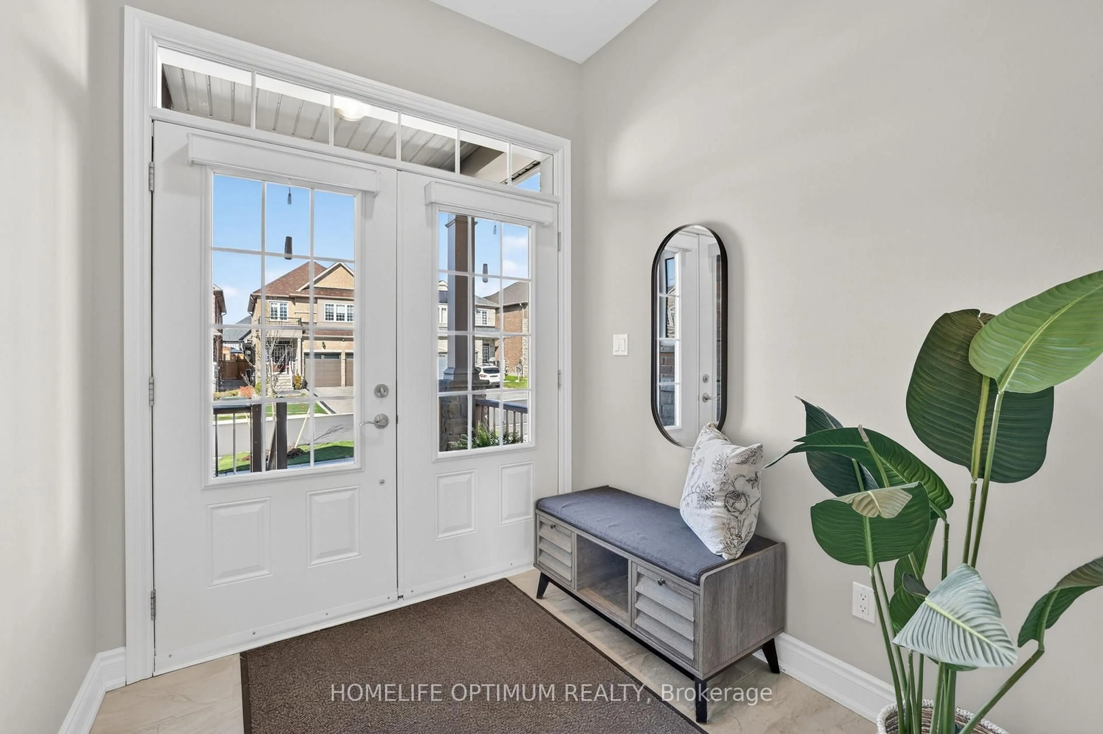 Indoor entryway for 33 St Augustine Dr, Whitby Ontario L1M 0L7
