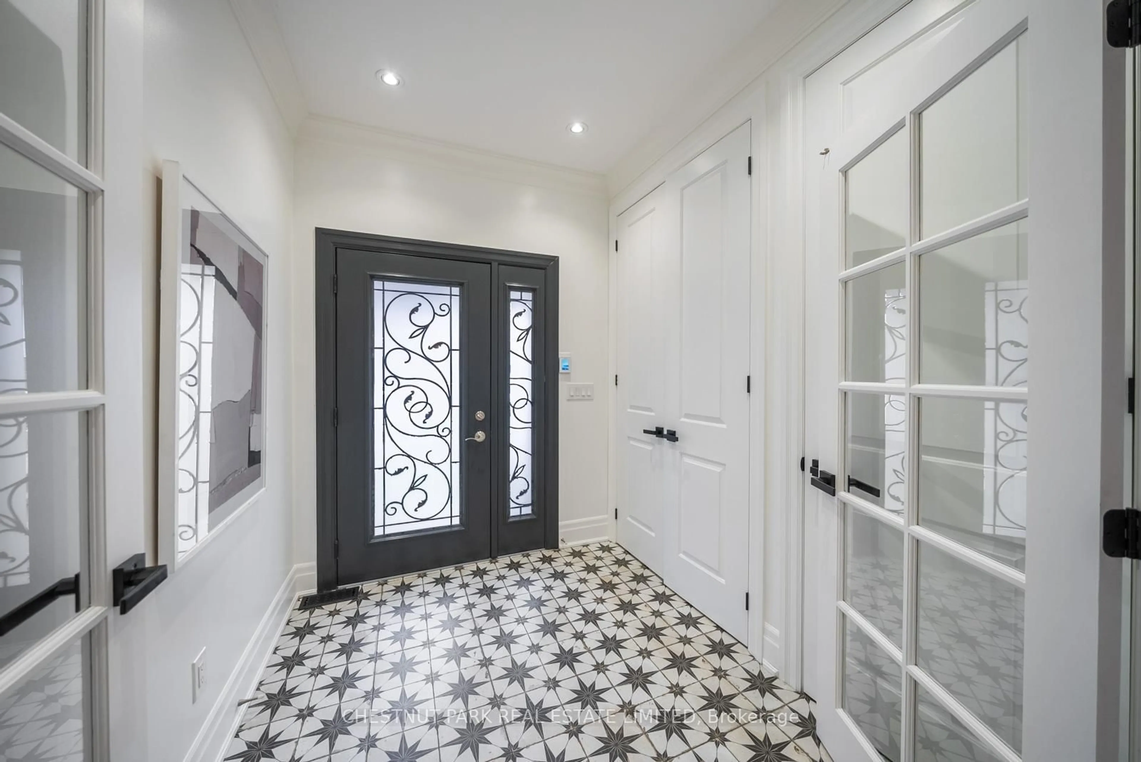 Indoor entryway for 1 Ionson Blvd, Toronto Ontario M1N 2B1