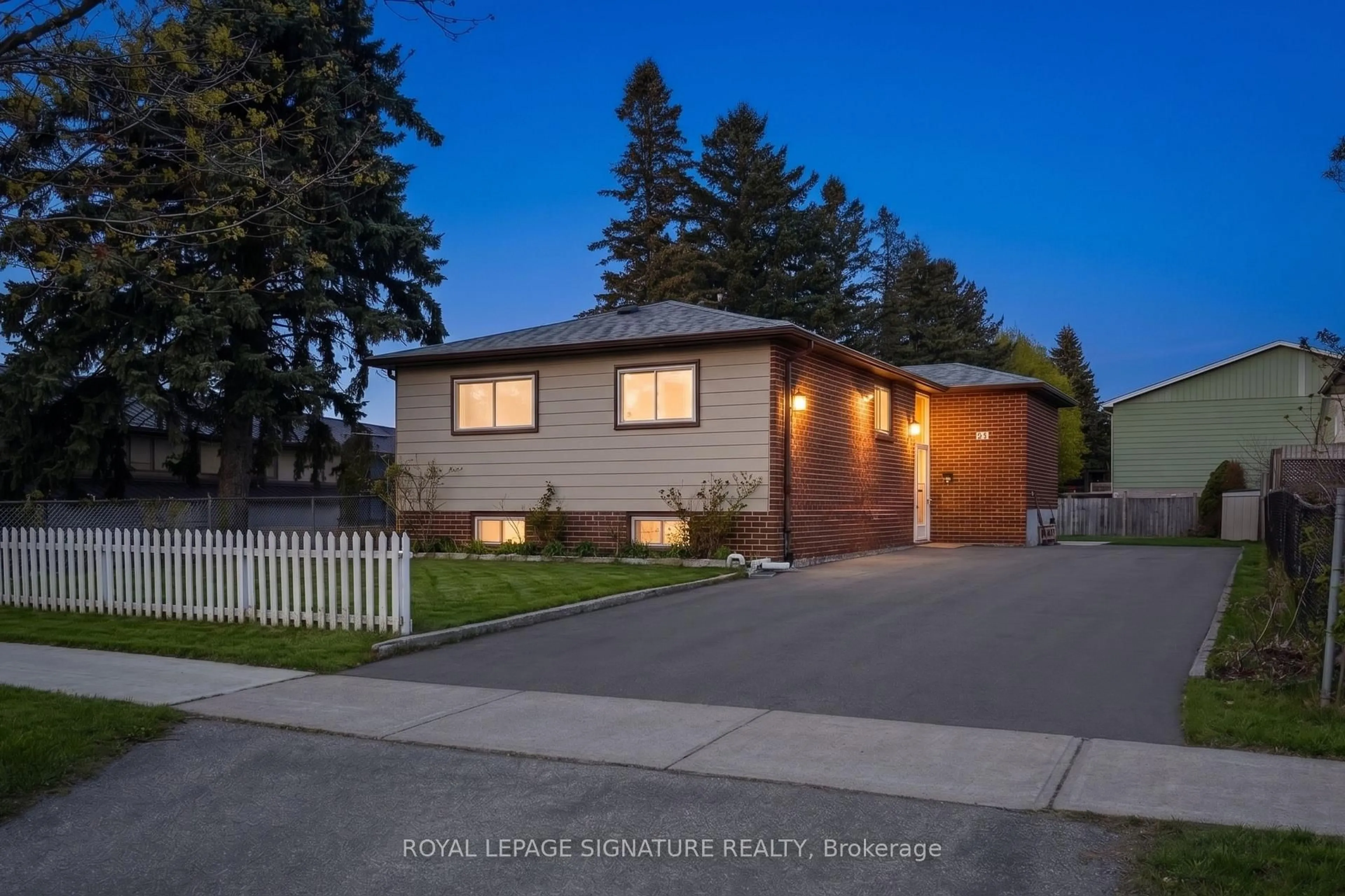 Home with vinyl exterior material, street for 33 Crow Tr, Toronto Ontario M1B 1X6