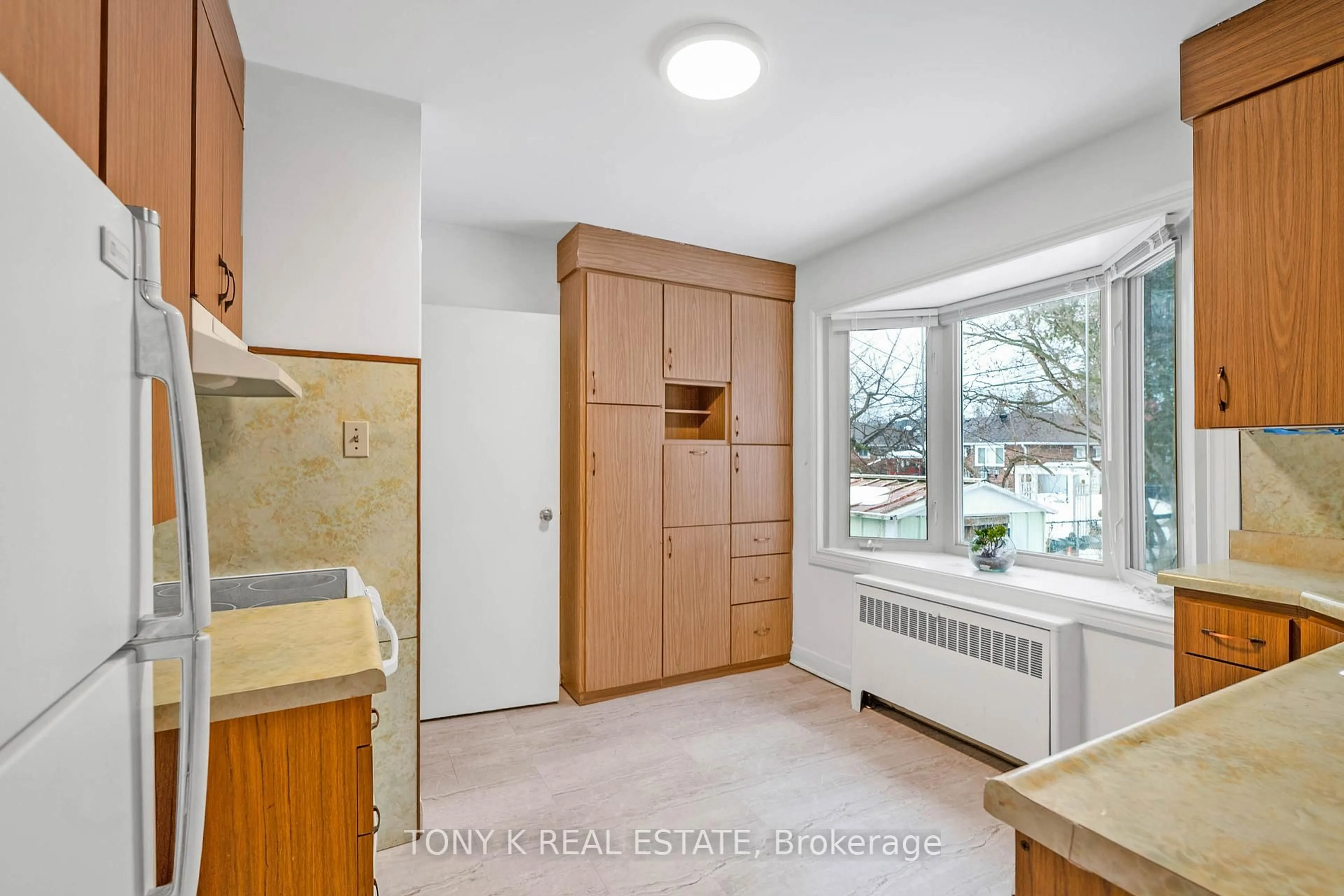 Unknown for 23 Scotswood Rd, Toronto Ontario M1R 3N3