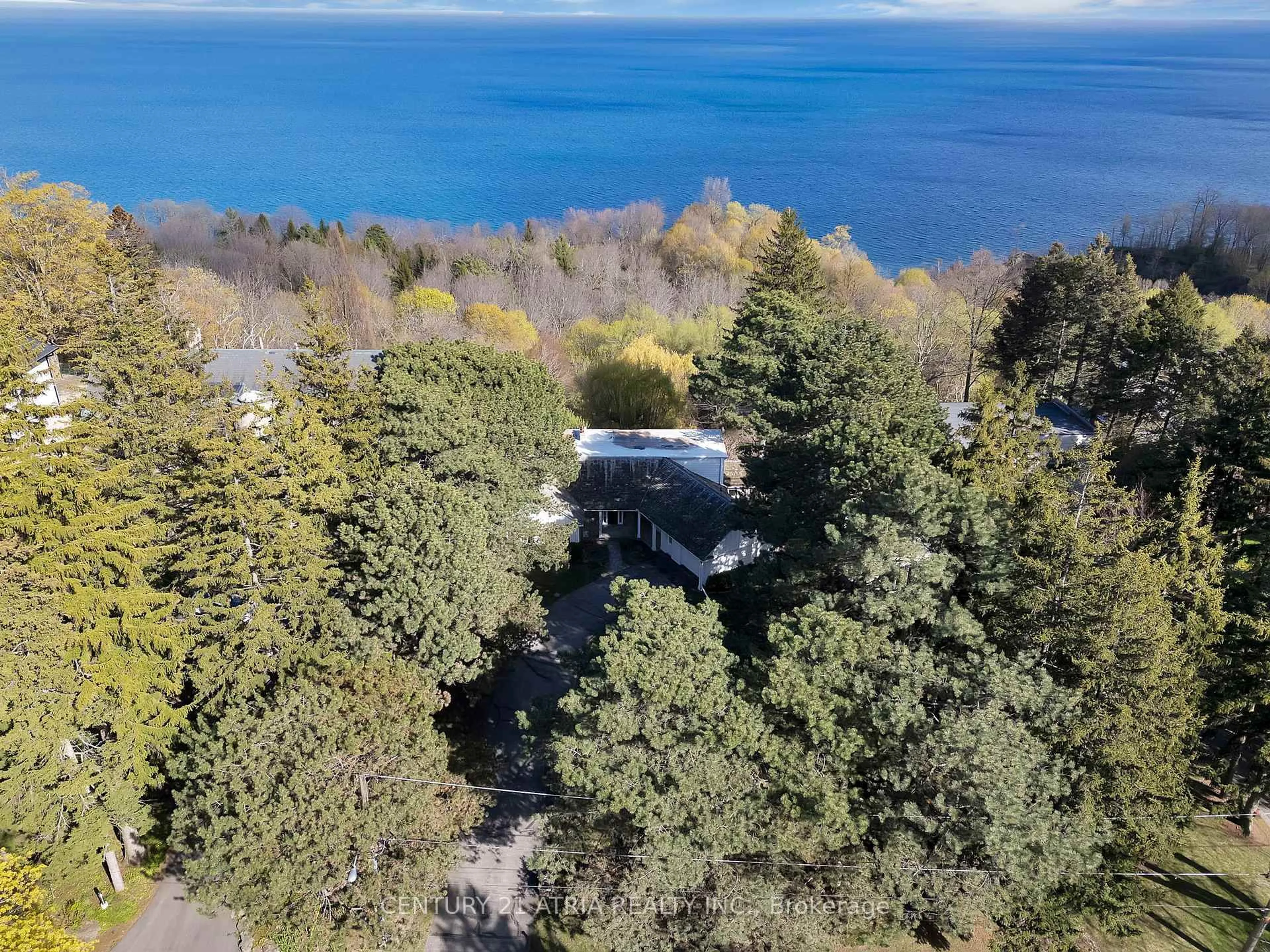 A pic from outside/outdoor area/front of a property/back of a property/a pic from drone, water/lake/river/ocean view for 5 Hill Cres, Toronto Ontario M1M 1H7