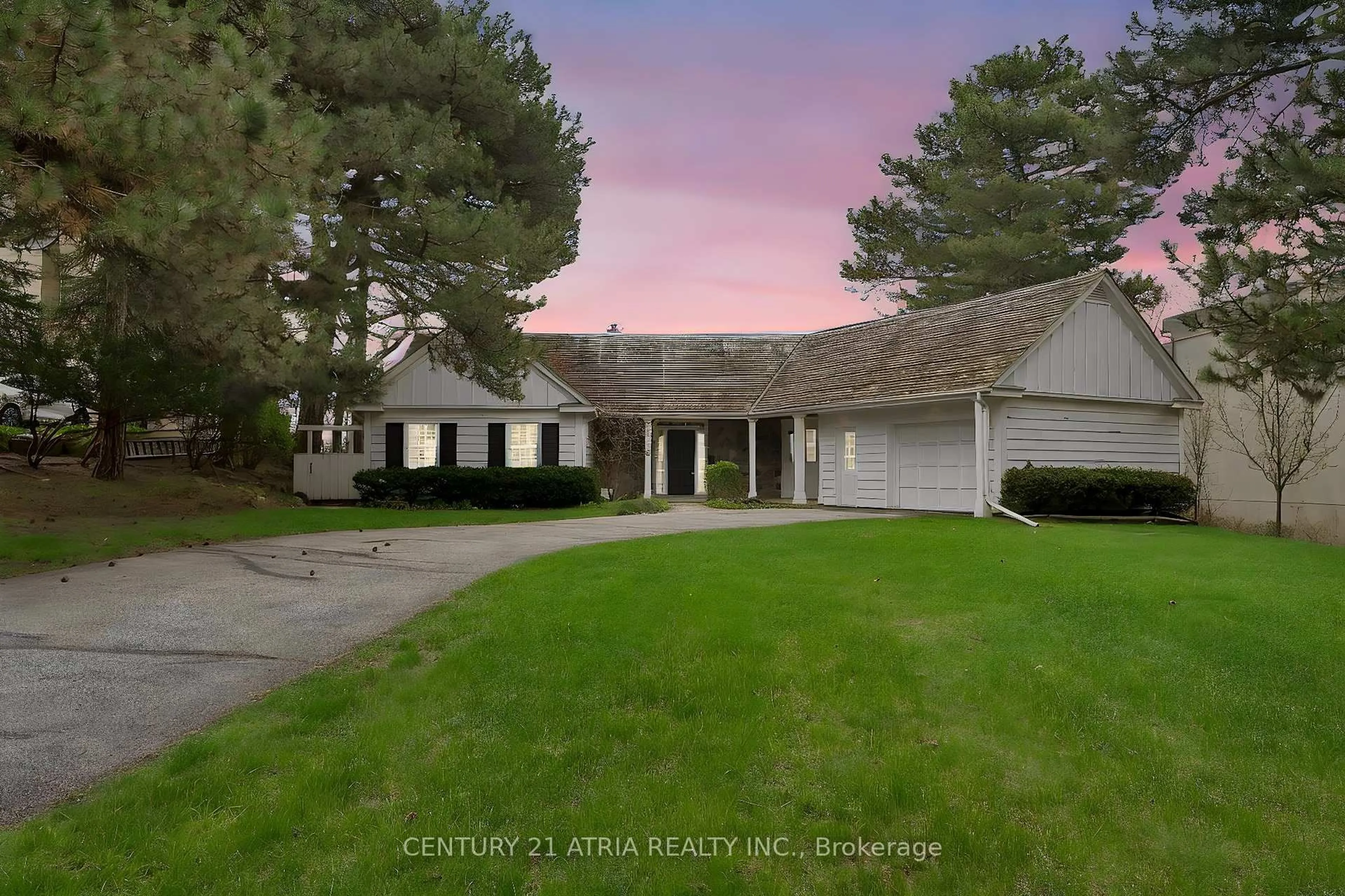 A pic from outside/outdoor area/front of a property/back of a property/a pic from drone, street for 5 Hill Cres, Toronto Ontario M1M 1H7