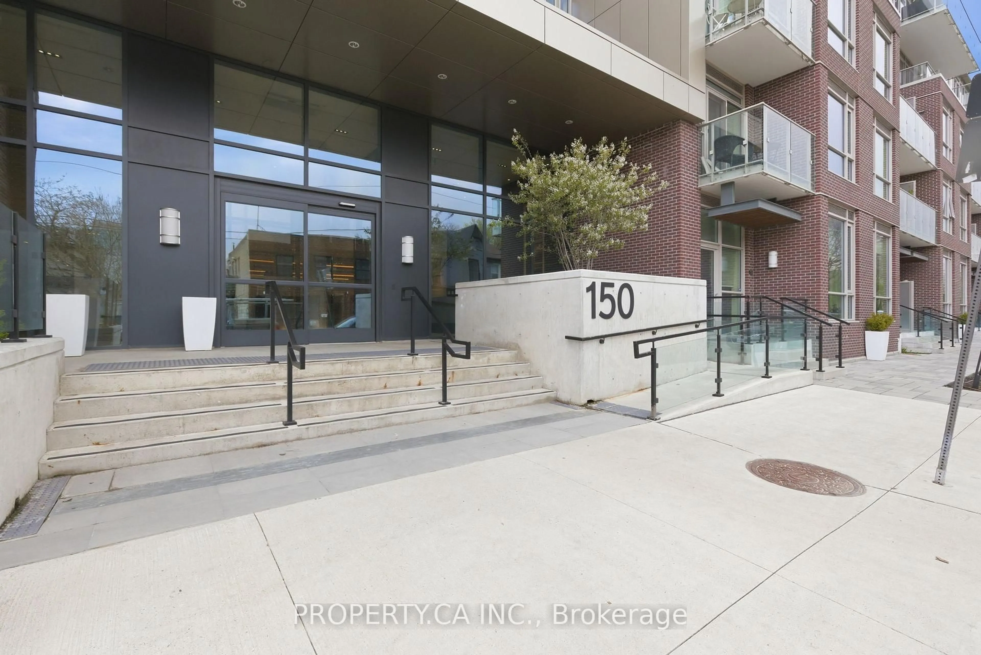 Indoor foyer for 150 Logan Ave #719, Toronto Ontario M4M 0E4