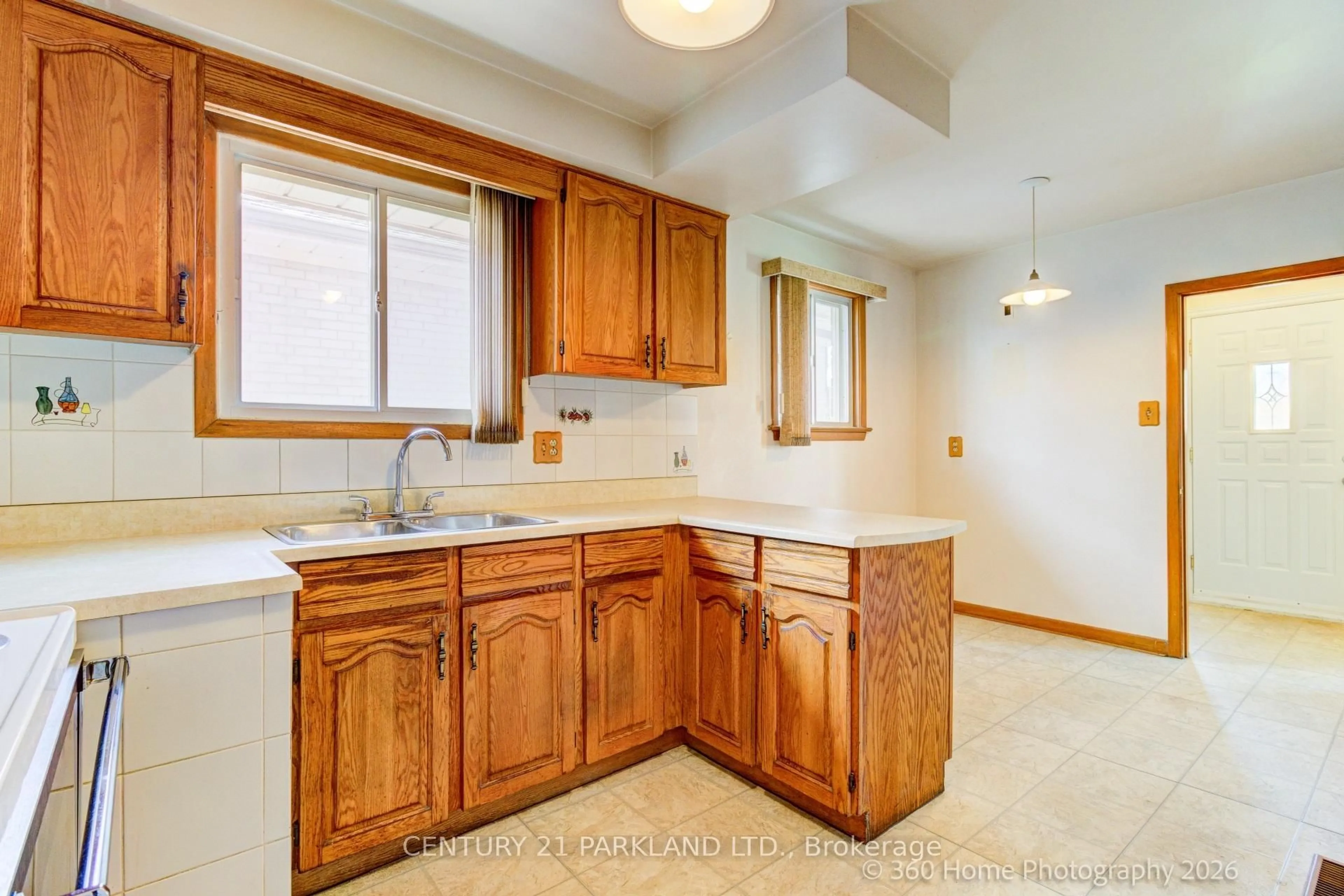 Standard kitchen, ceramic/tile floor for 41 Brantwood Dr, Toronto Ontario M1H 2G5