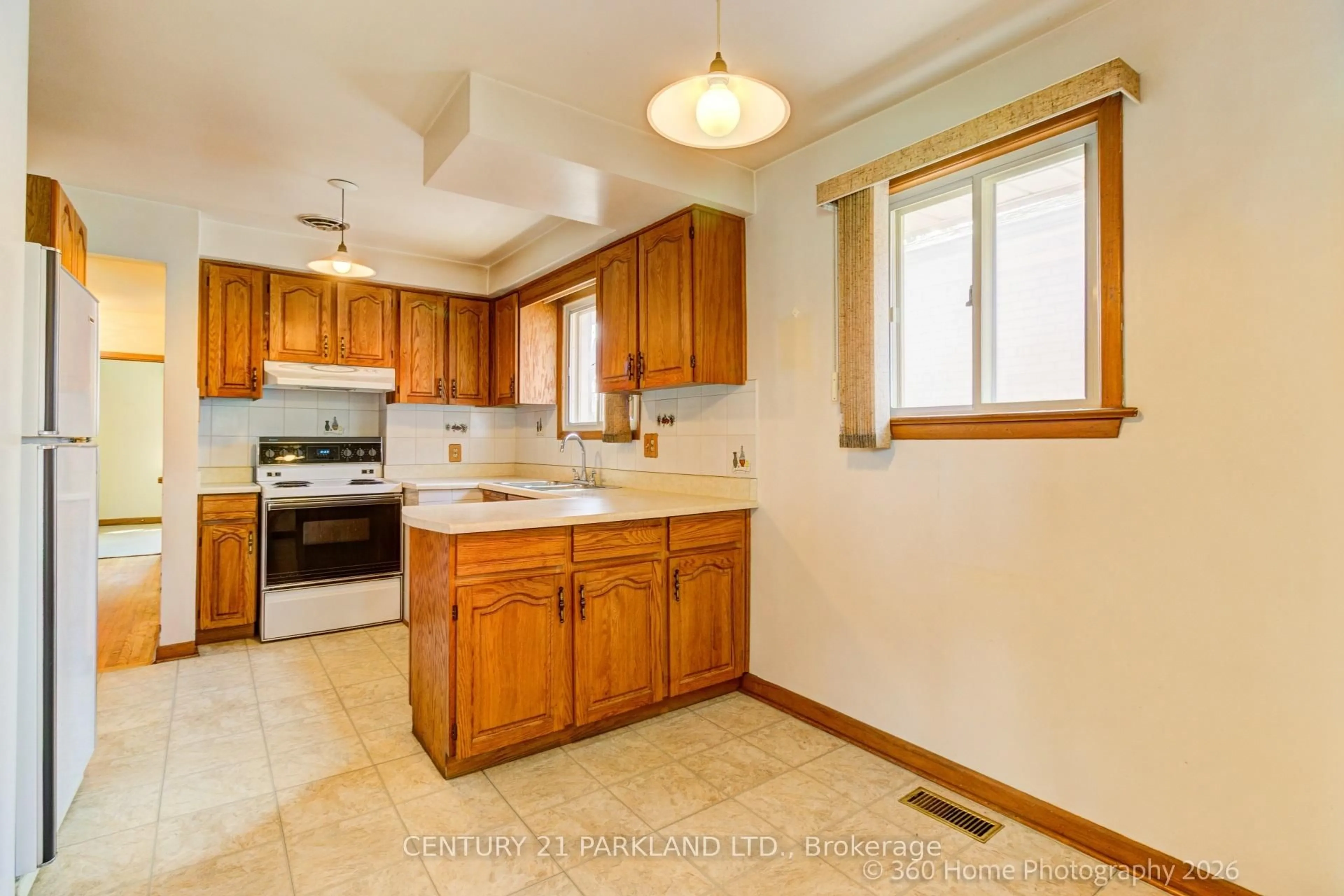 Standard kitchen, ceramic/tile floor for 41 Brantwood Dr, Toronto Ontario M1H 2G5