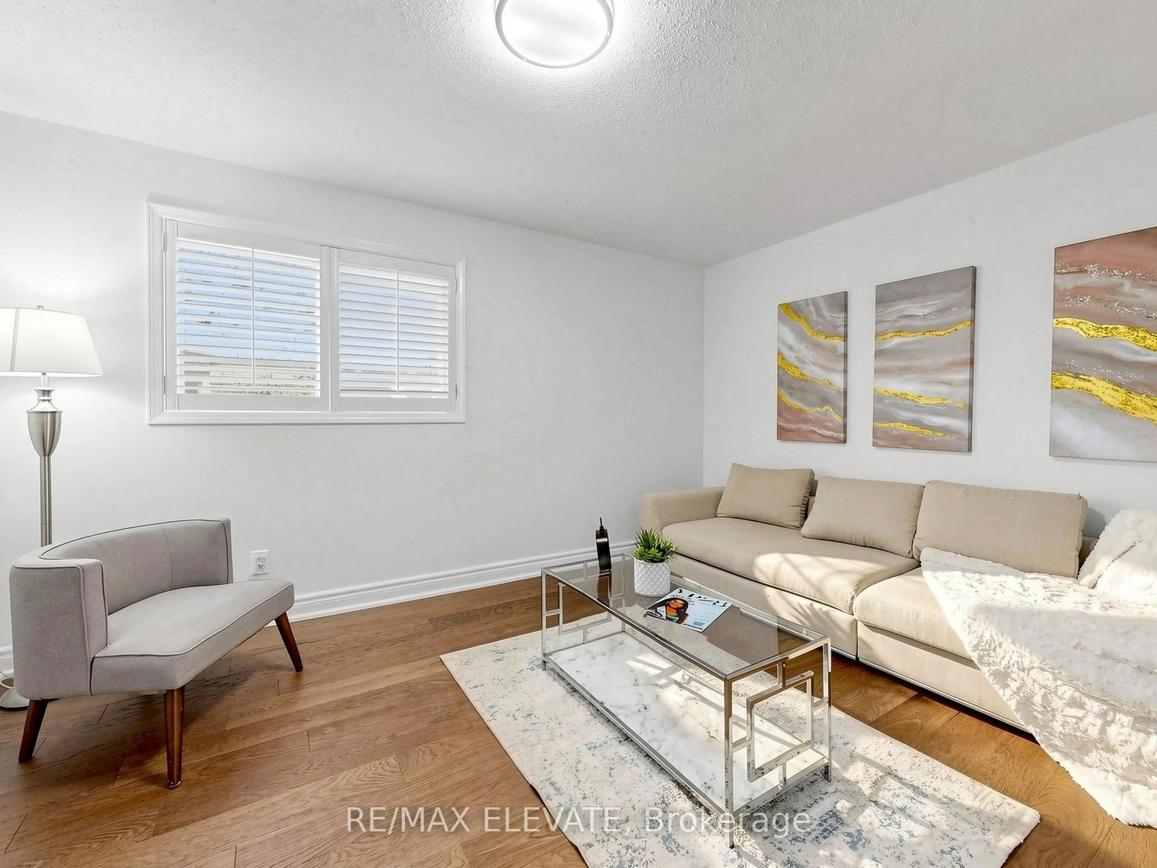 Living room with furniture, wood/laminate floor for 25 Bethany Leigh Dr, Toronto Ontario M1V 2N6
