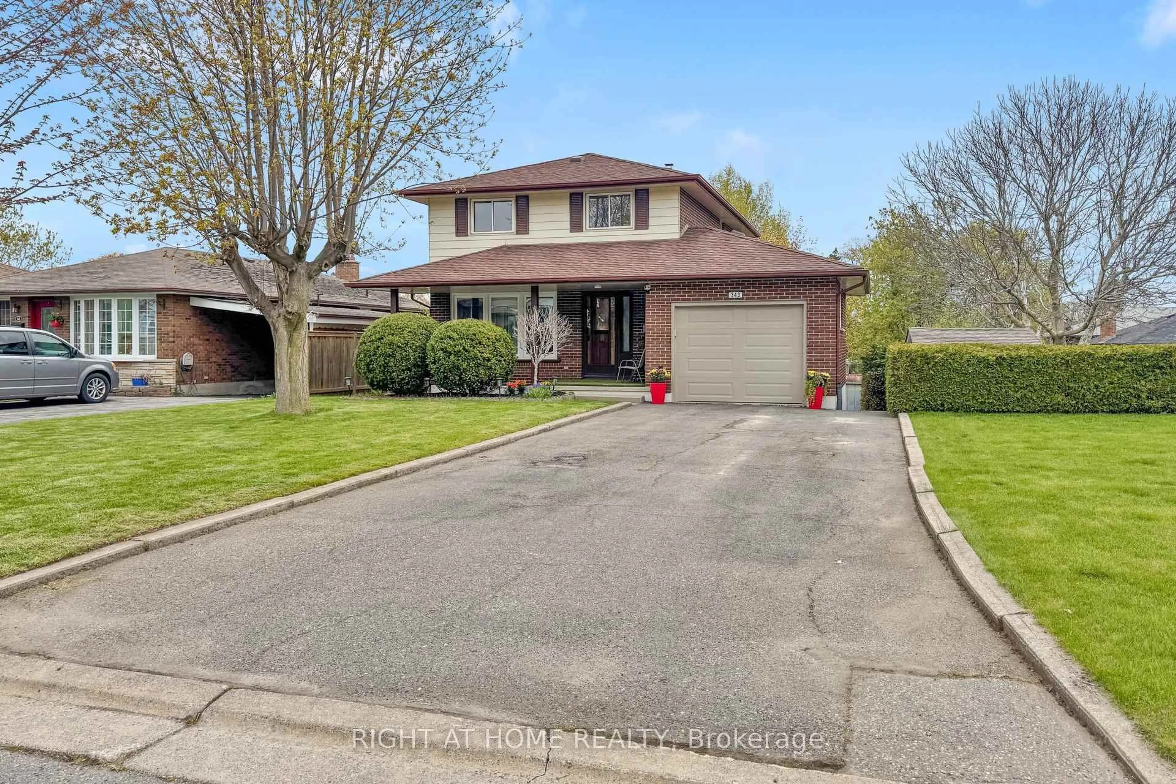 A pic from outside/outdoor area/front of a property/back of a property/a pic from drone, street for 343 Fairlawn St, Oshawa Ontario L1J 4R2
