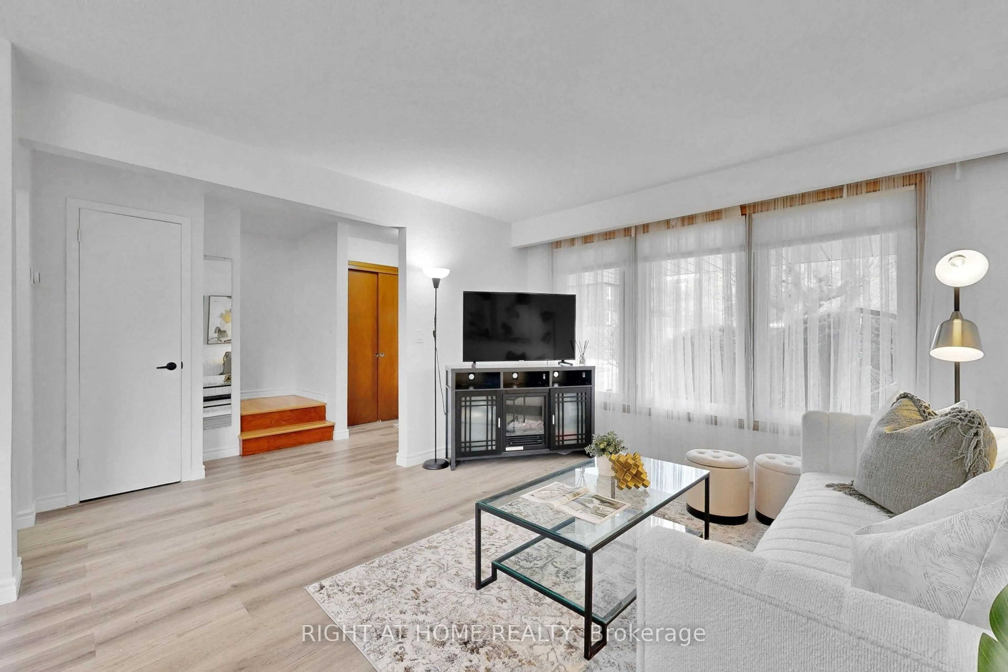 Living room with furniture, unknown for 343 Fairlawn St, Oshawa Ontario L1J 4R2