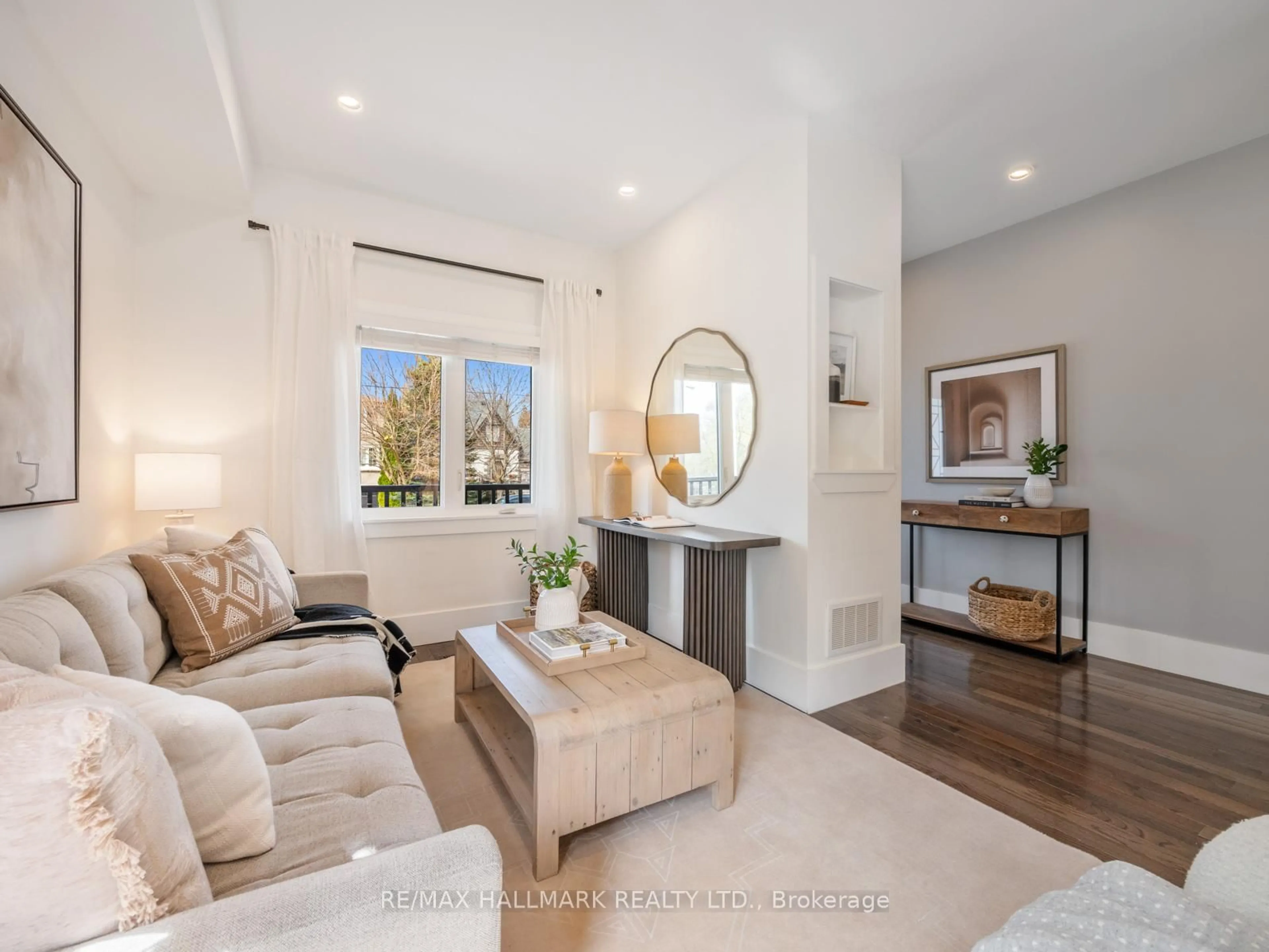 Living room with furniture, unknown for 151 Eastwood Ave, Toronto Ontario M1N 3H5