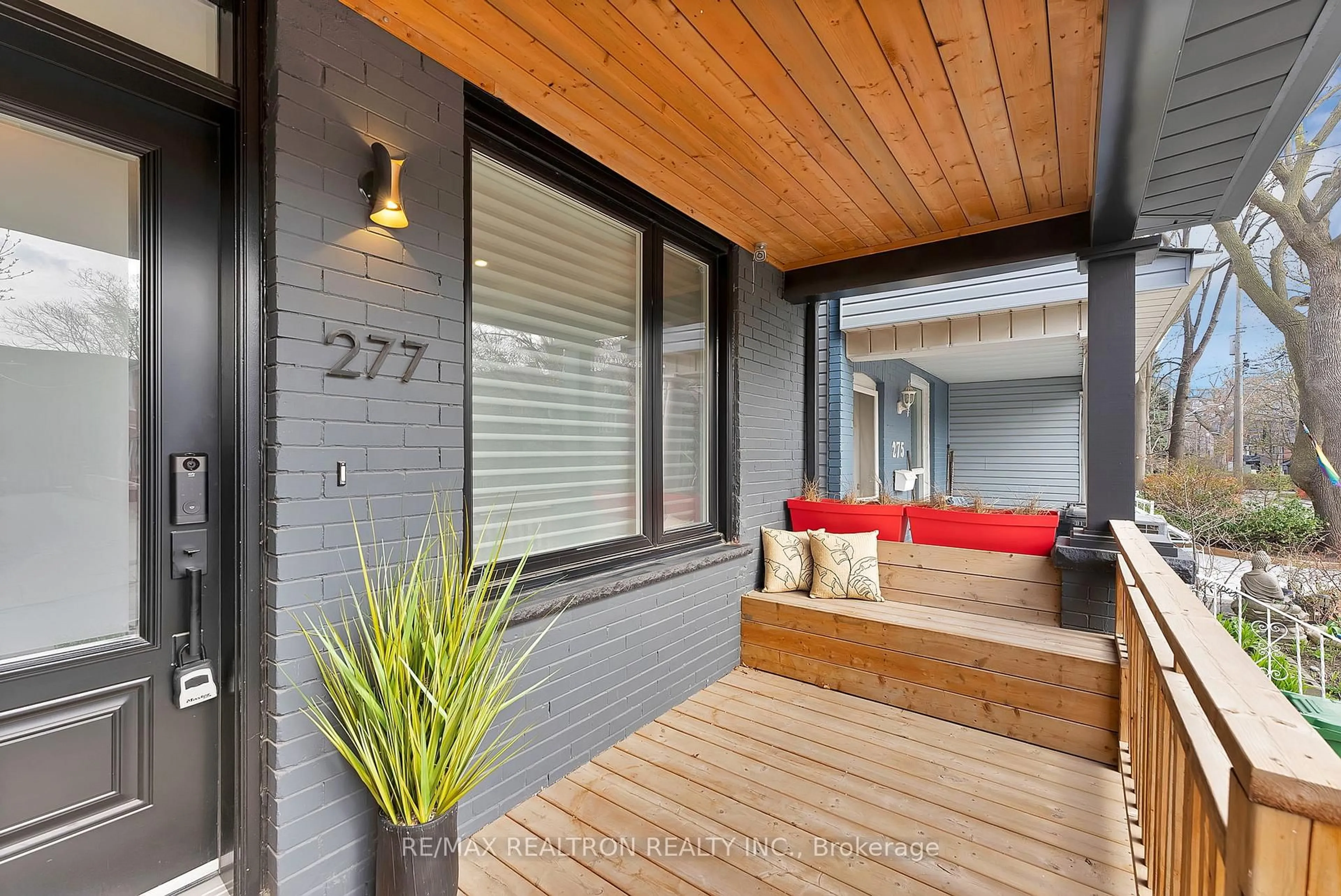 Indoor entryway for 277 Boston Ave, Toronto Ontario M4M 2V4